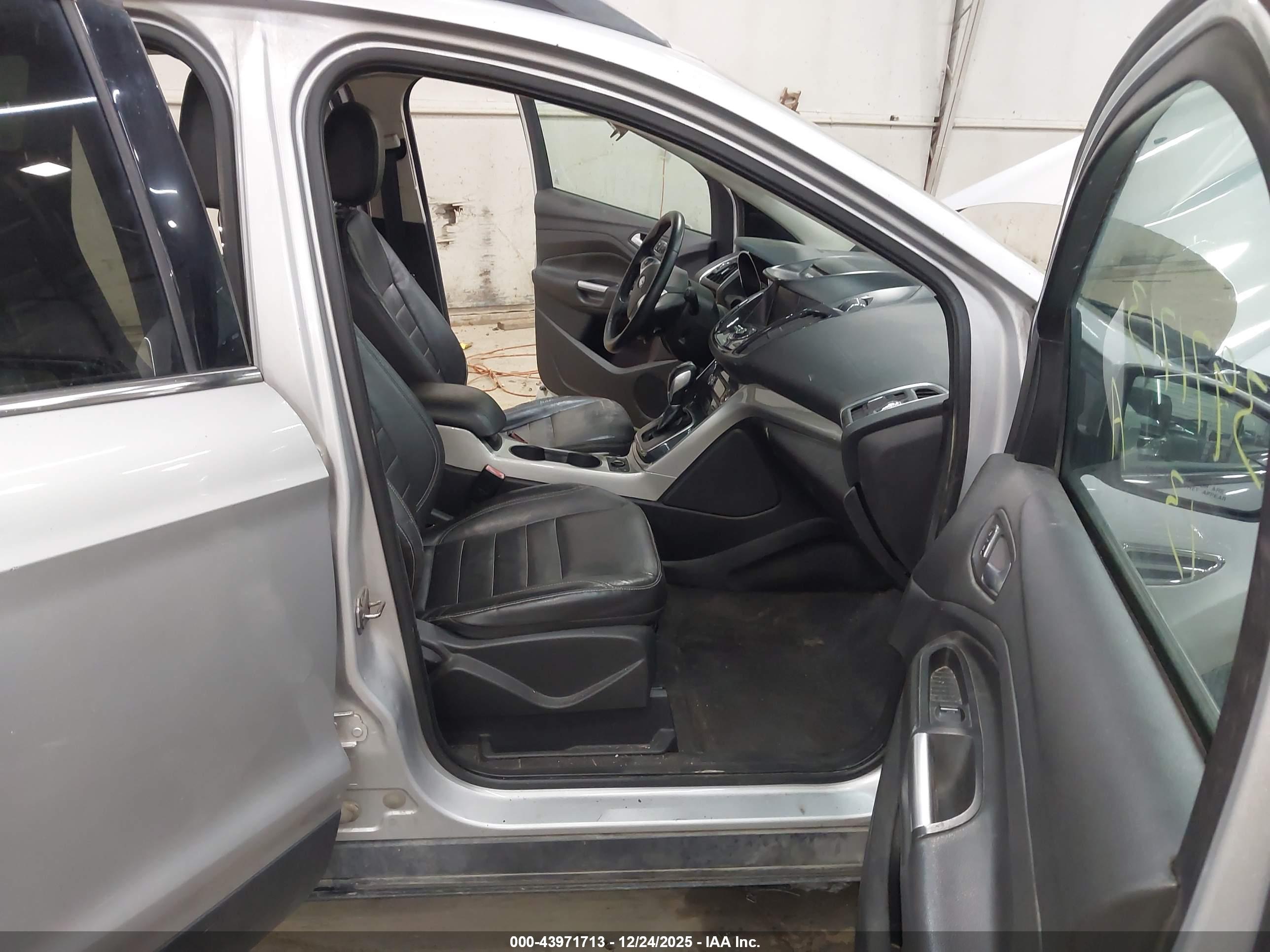 FORD ESCAPE image 5