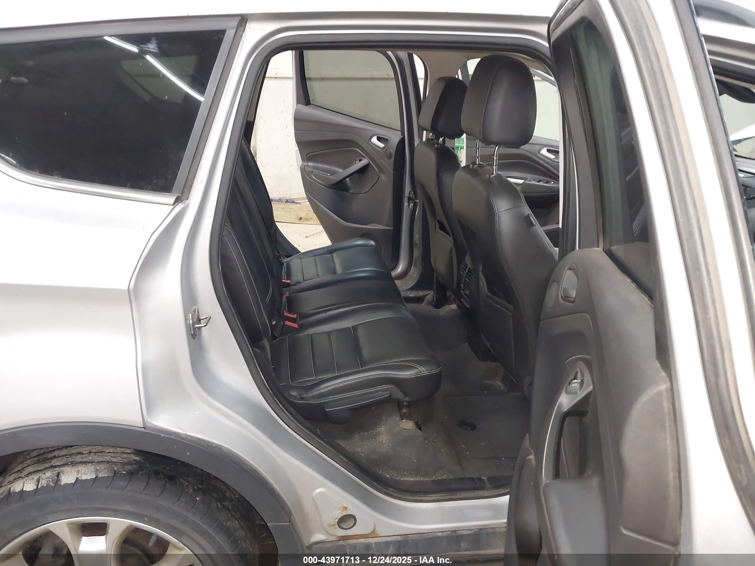 FORD ESCAPE image 8