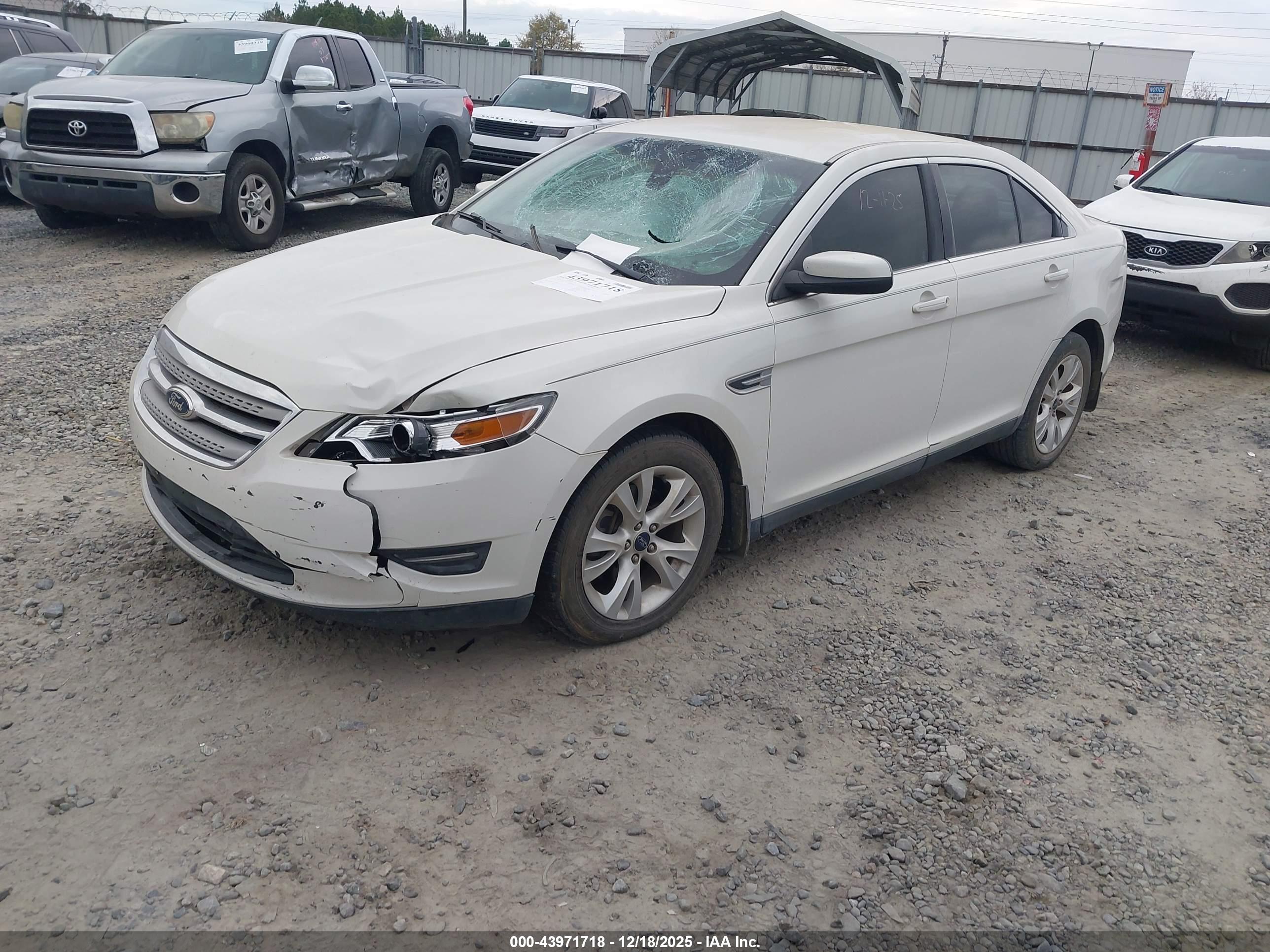 FORD TAURUS image 2