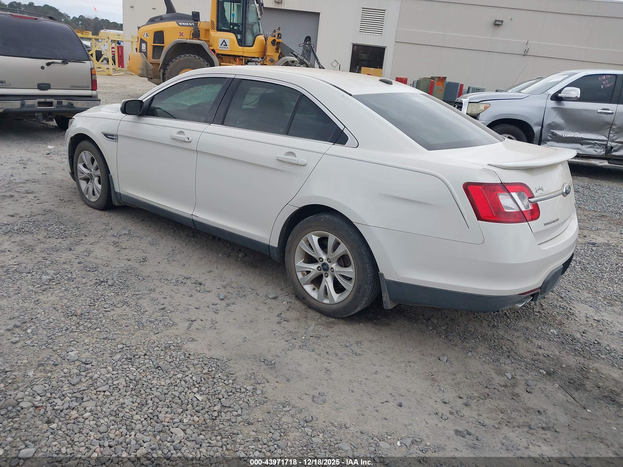 FORD TAURUS image 3