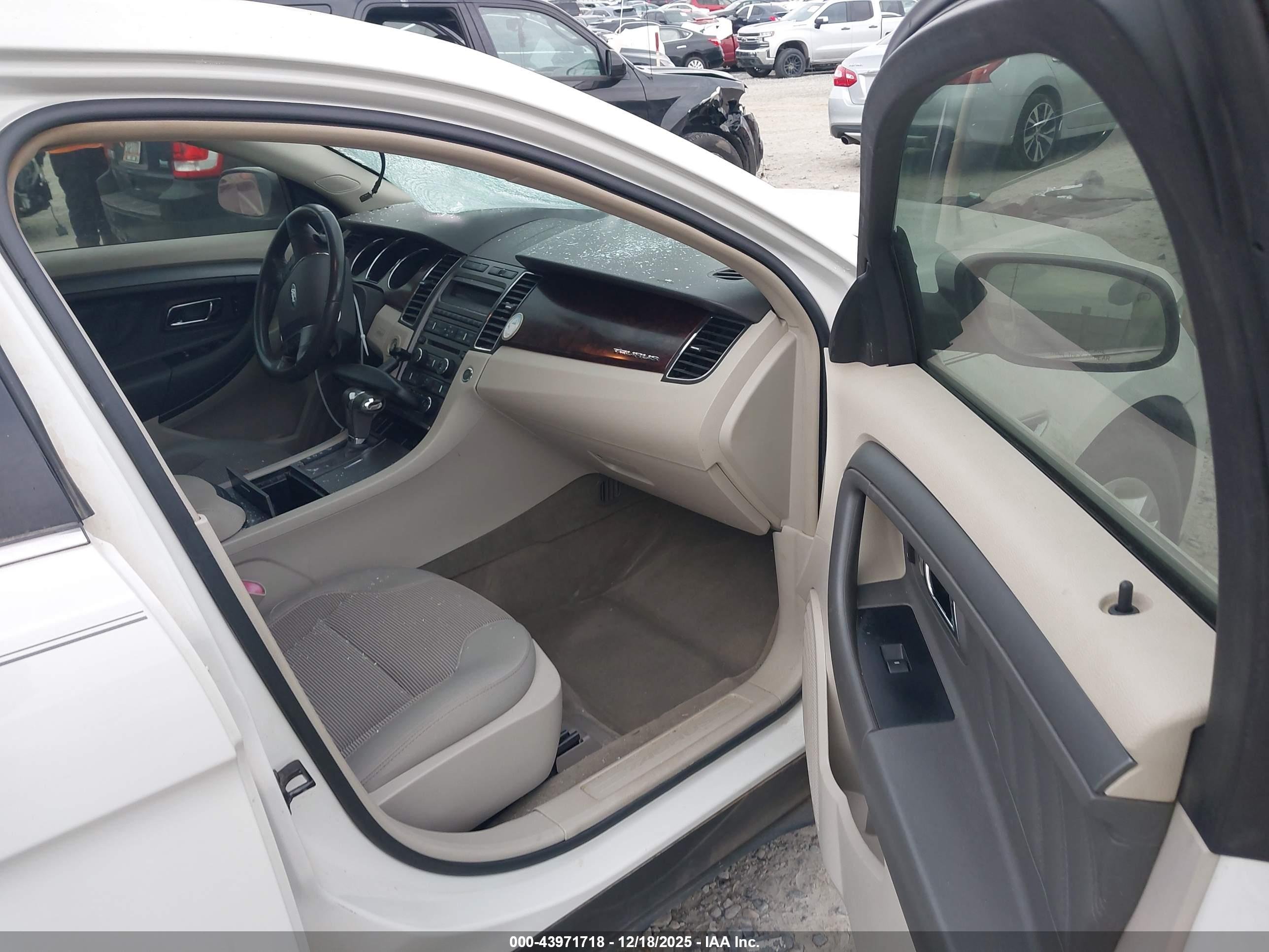FORD TAURUS image 5