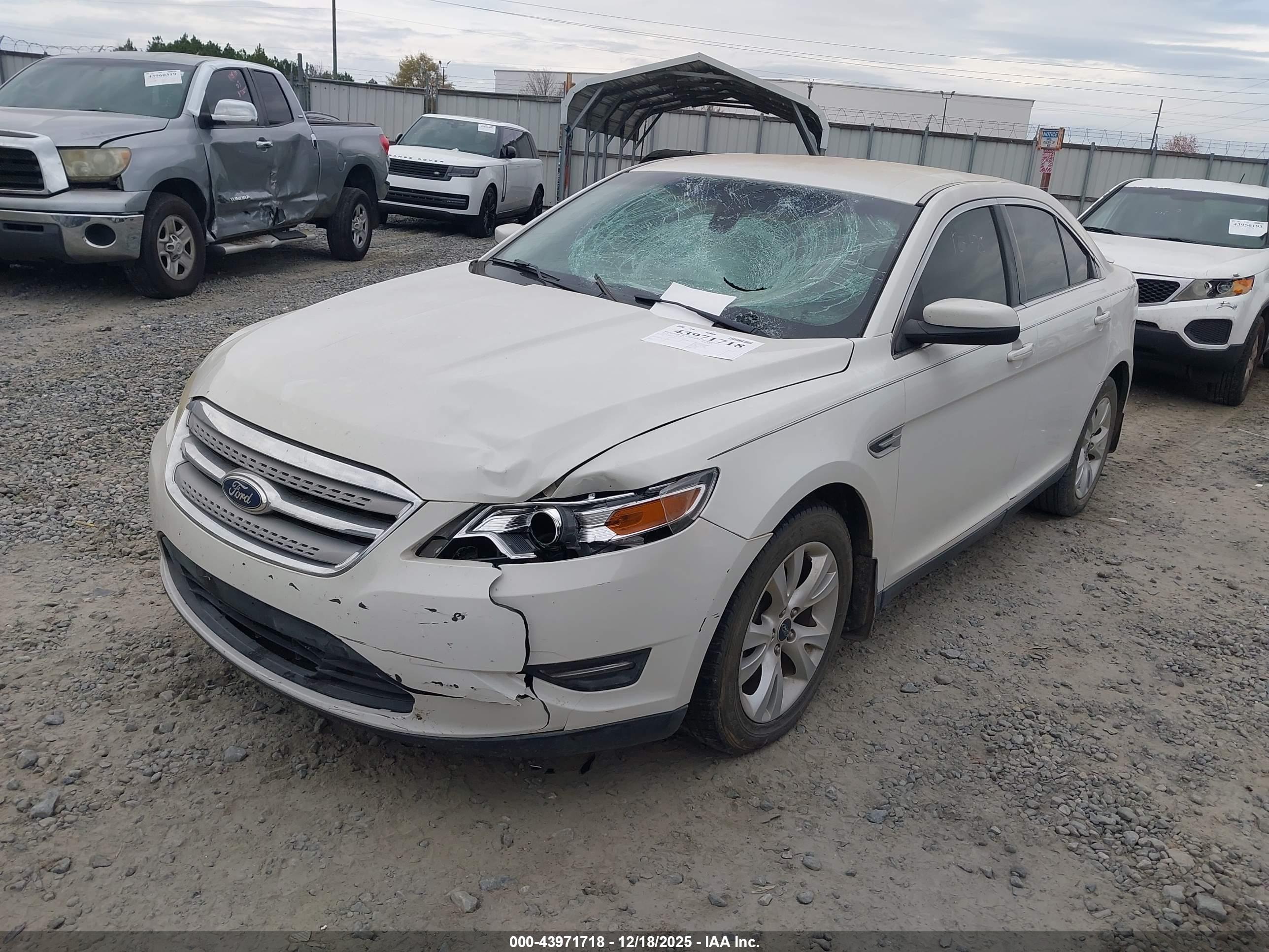 FORD TAURUS image 6