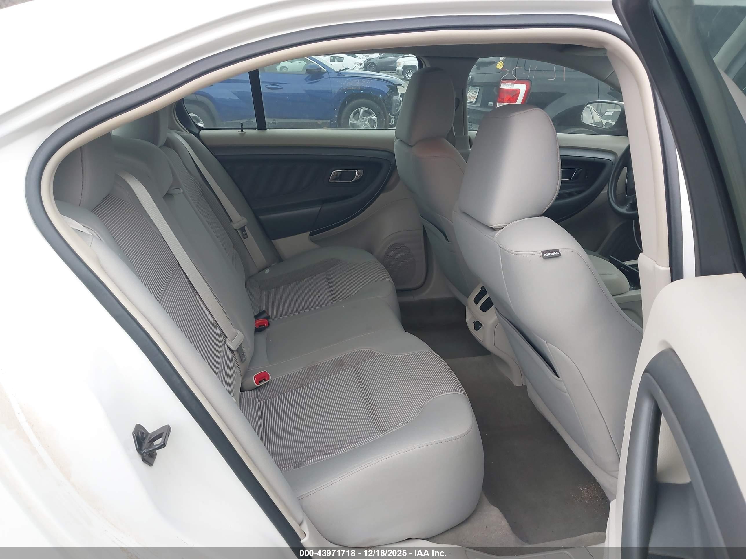 FORD TAURUS image 8