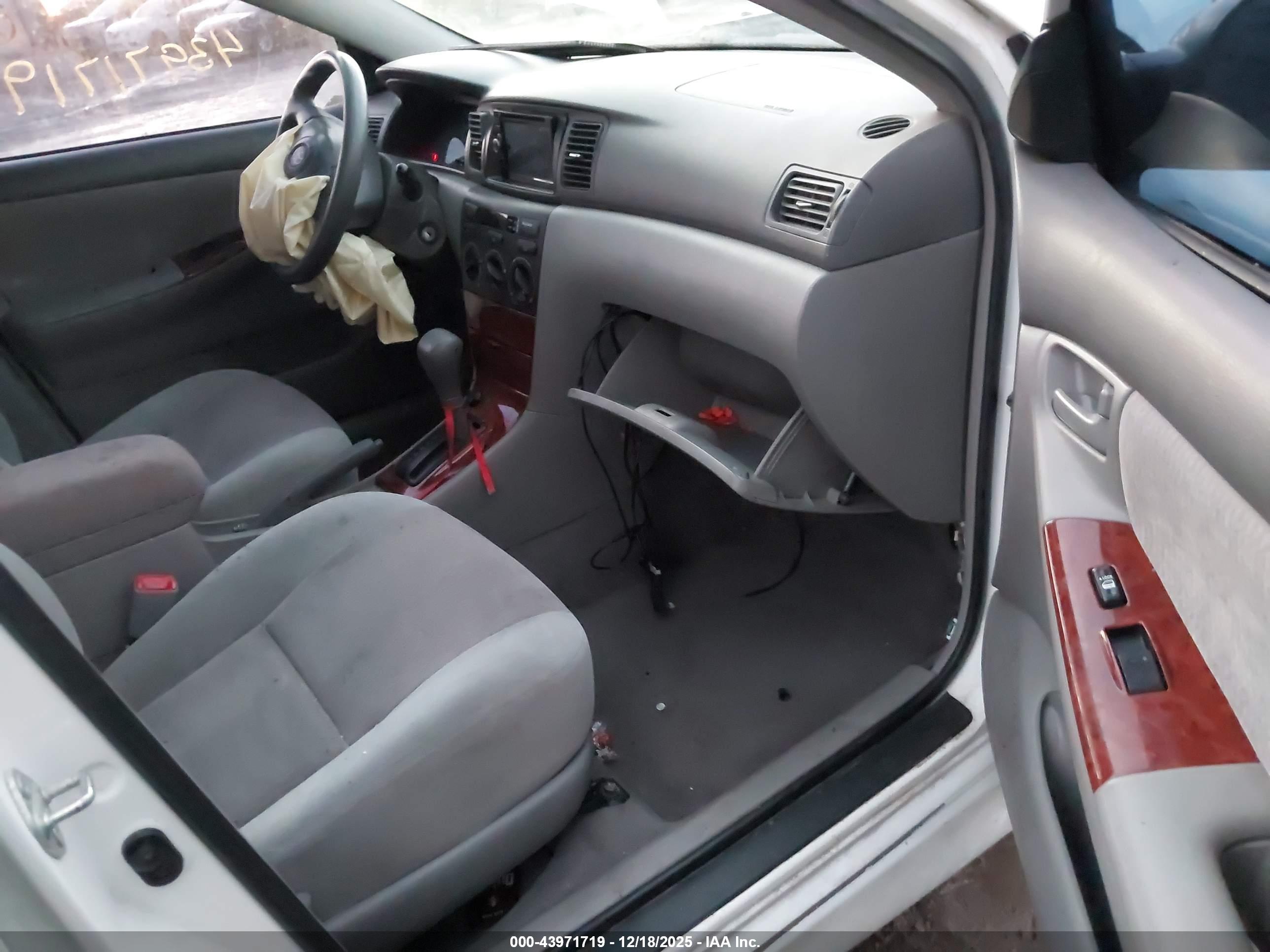 TOYOTA COROLLA image 5
