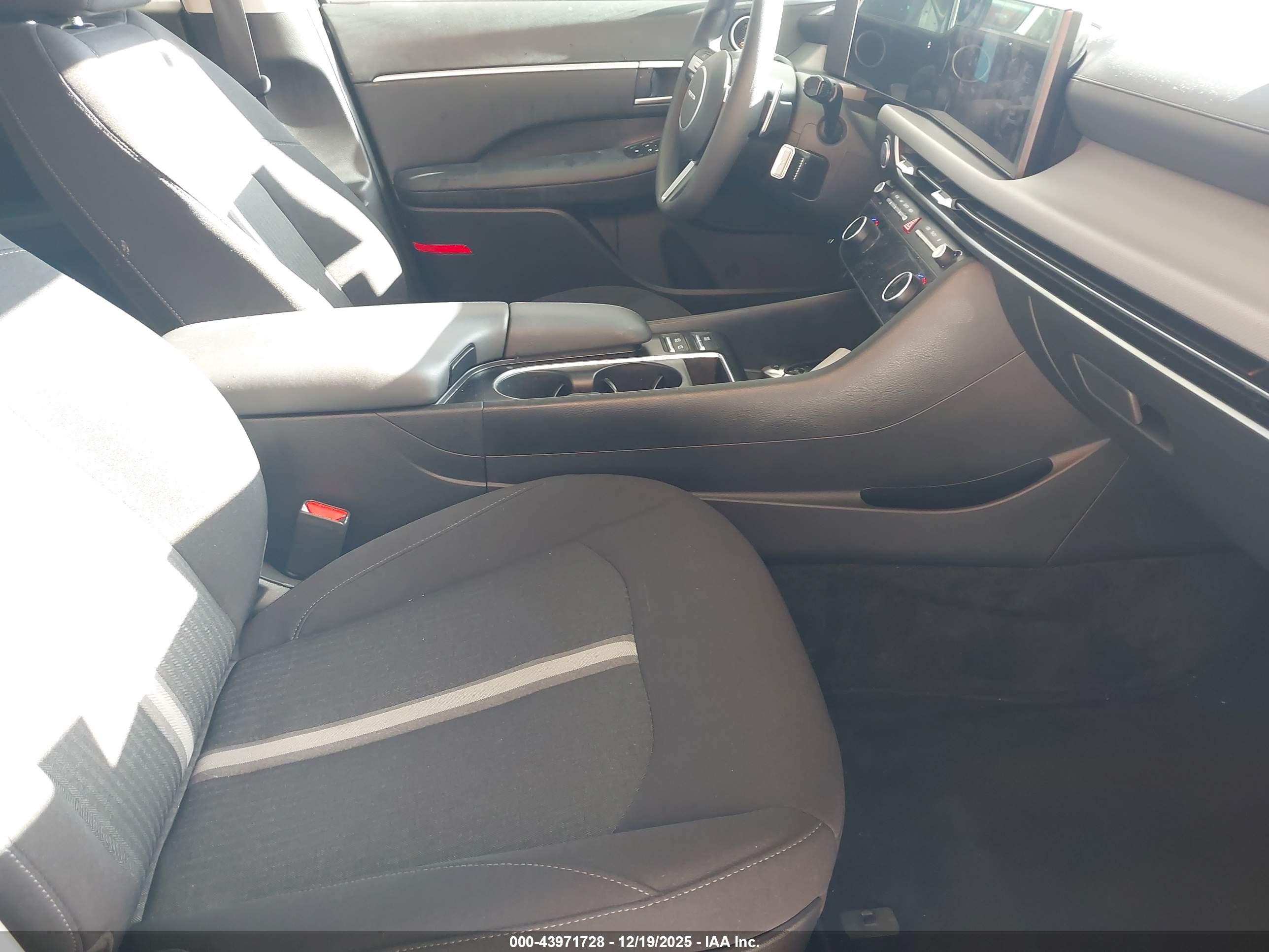HYUNDAI SONATA image 5