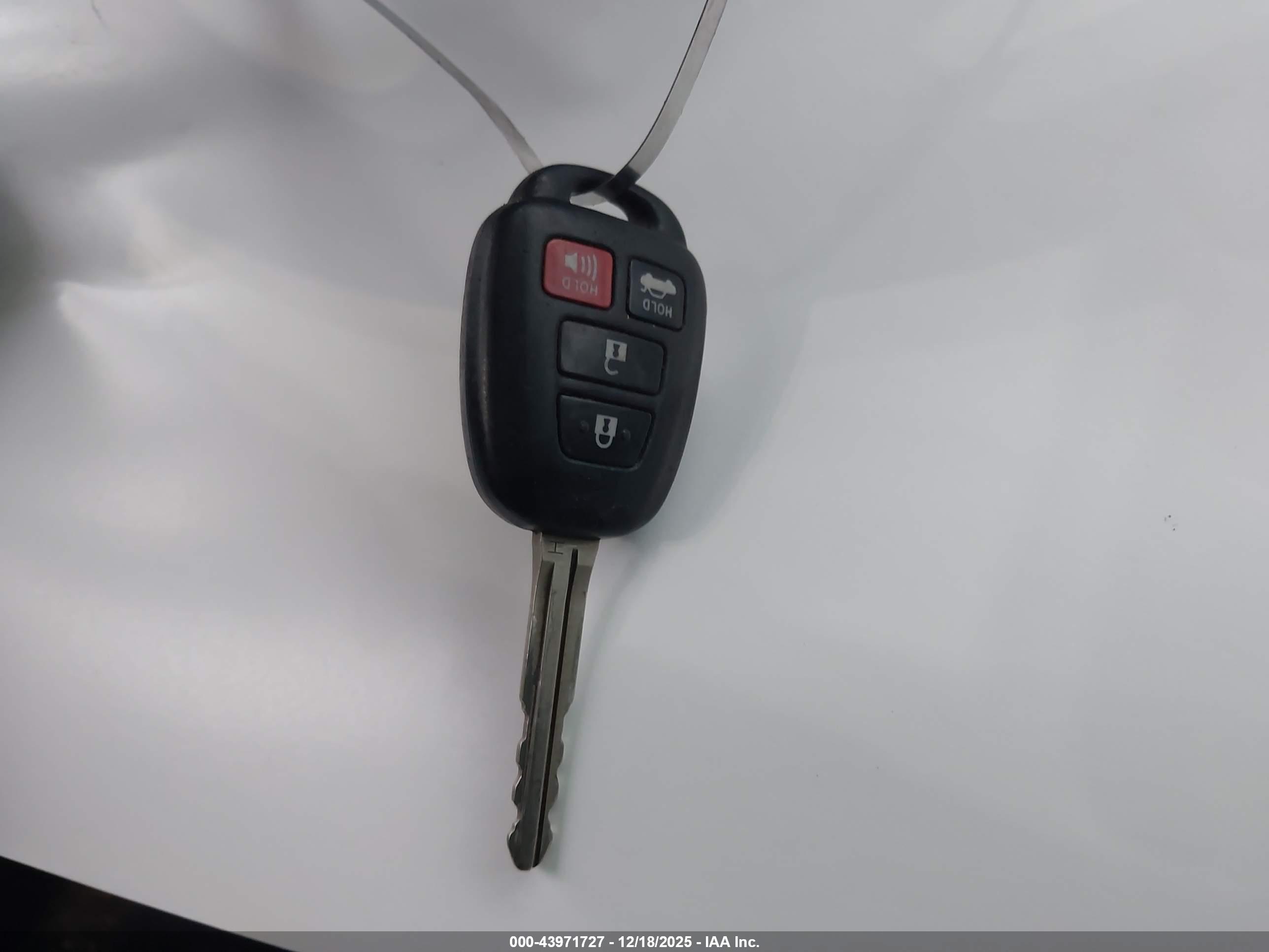 TOYOTA COROLLA image 11