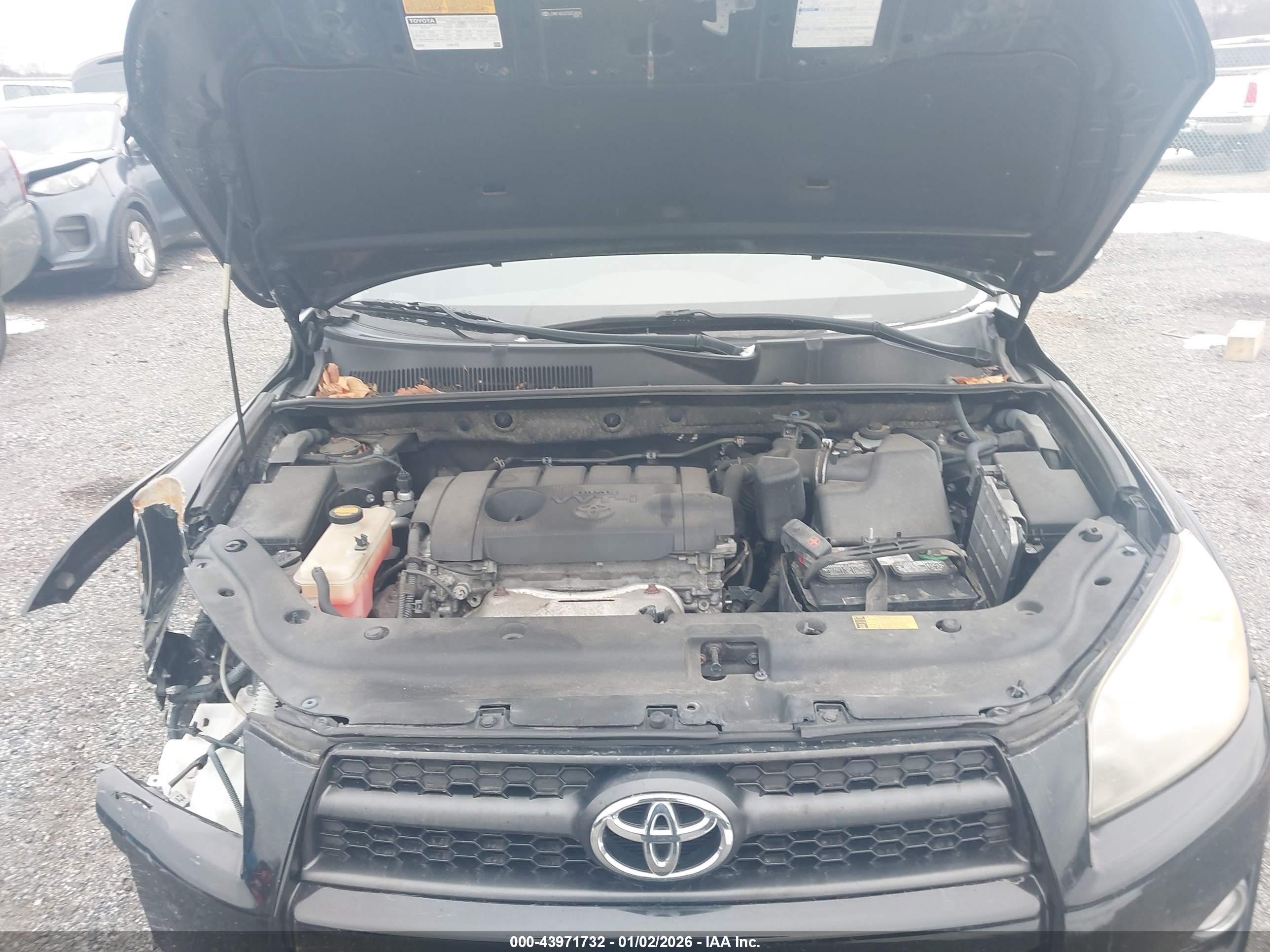 TOYOTA RAV4 image 10