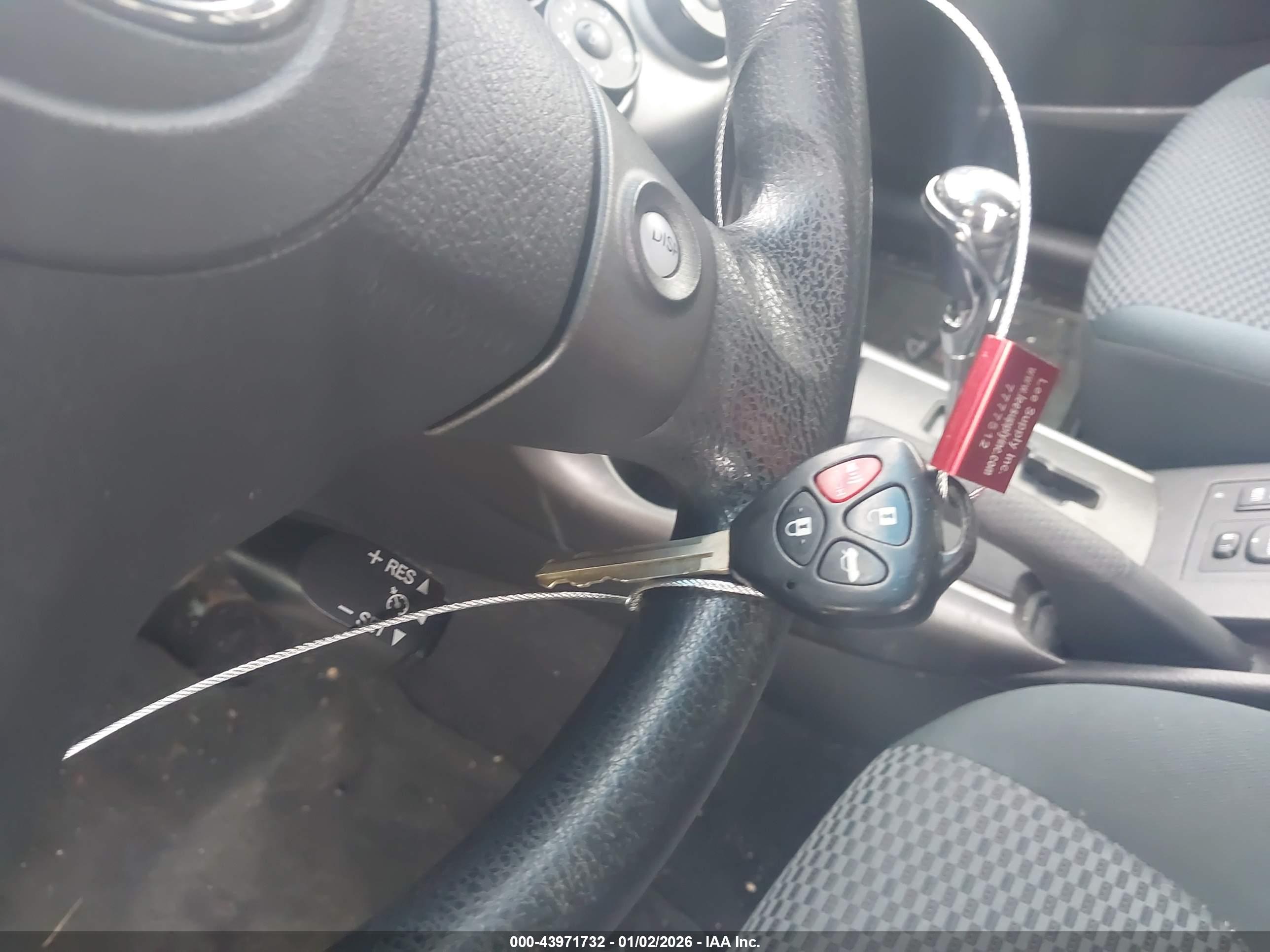 TOYOTA RAV4 image 11