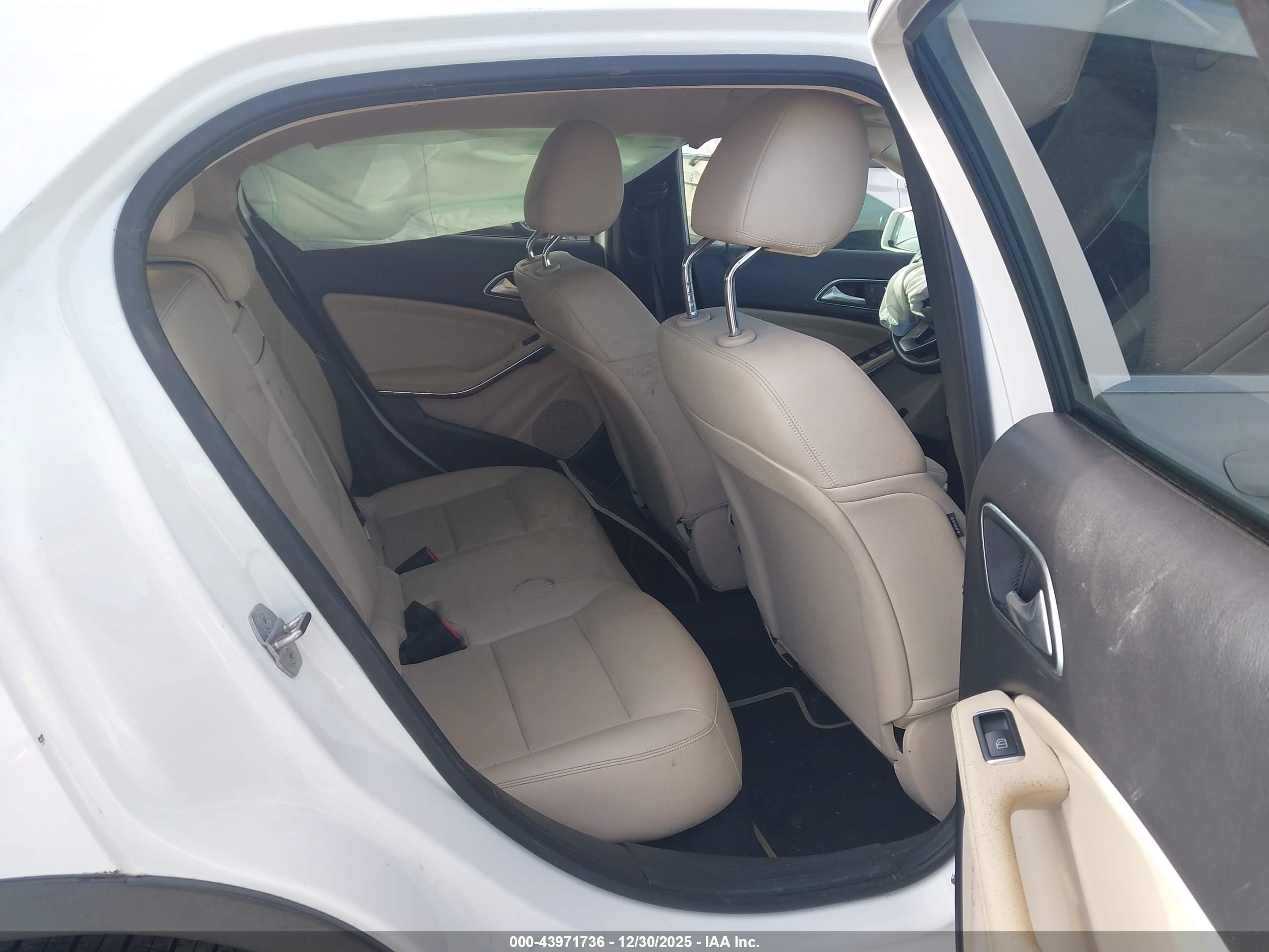 MERCEDES-BENZ GLA image 8