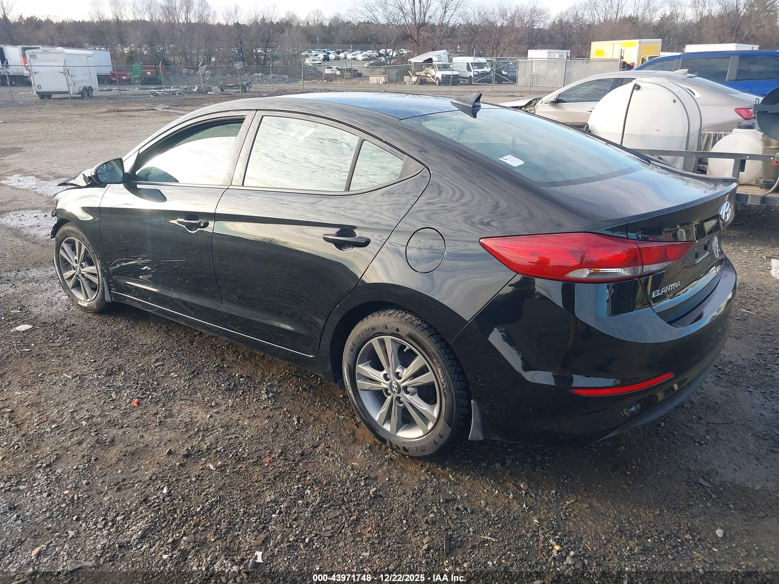 HYUNDAI ELANTRA image 3