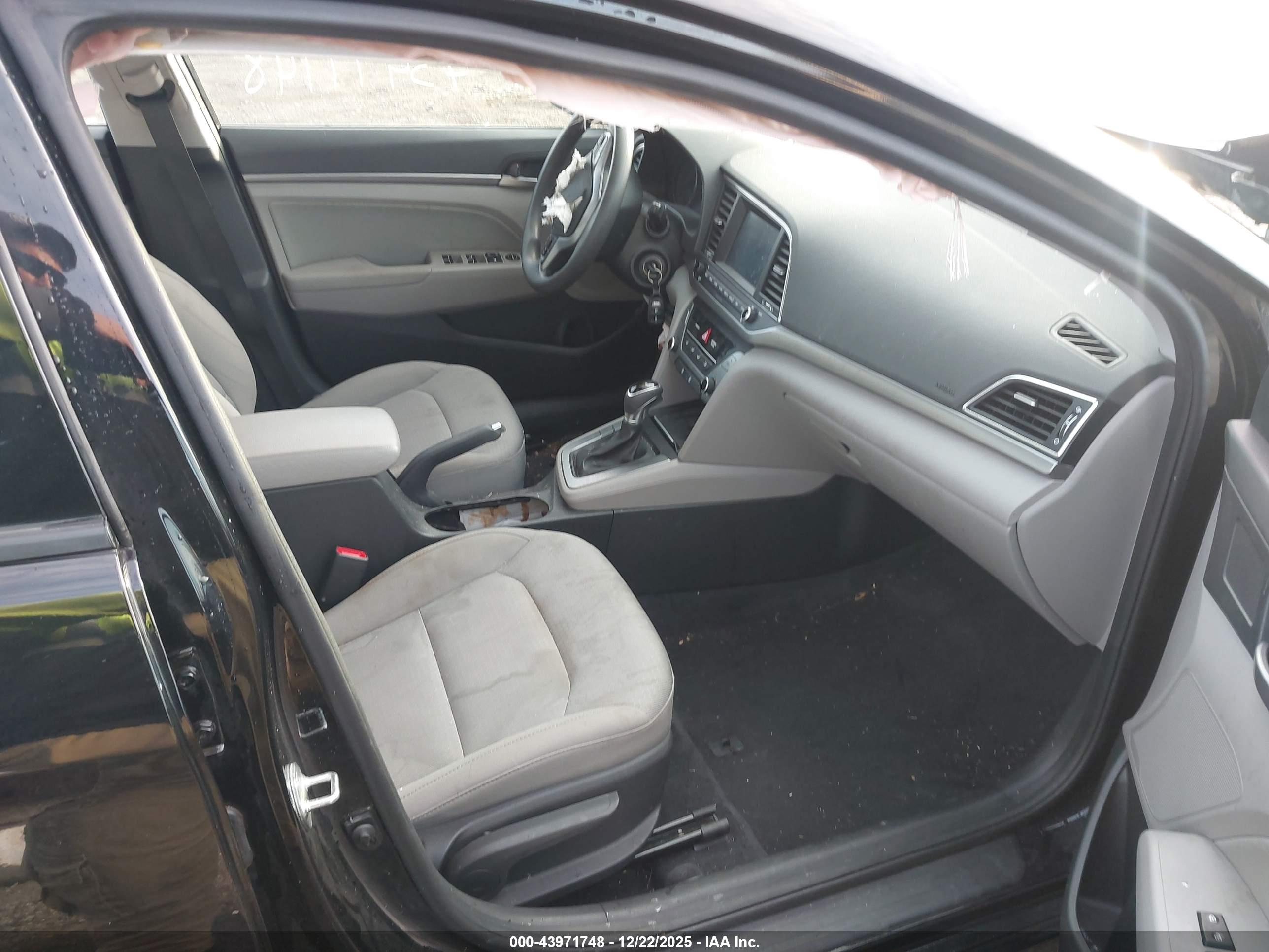 HYUNDAI ELANTRA image 5