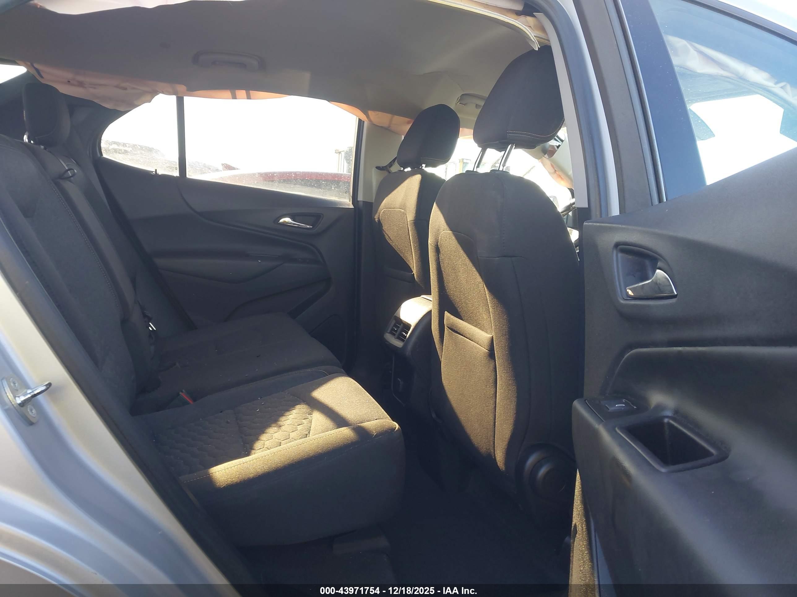 CHEVROLET EQUINOX image 8