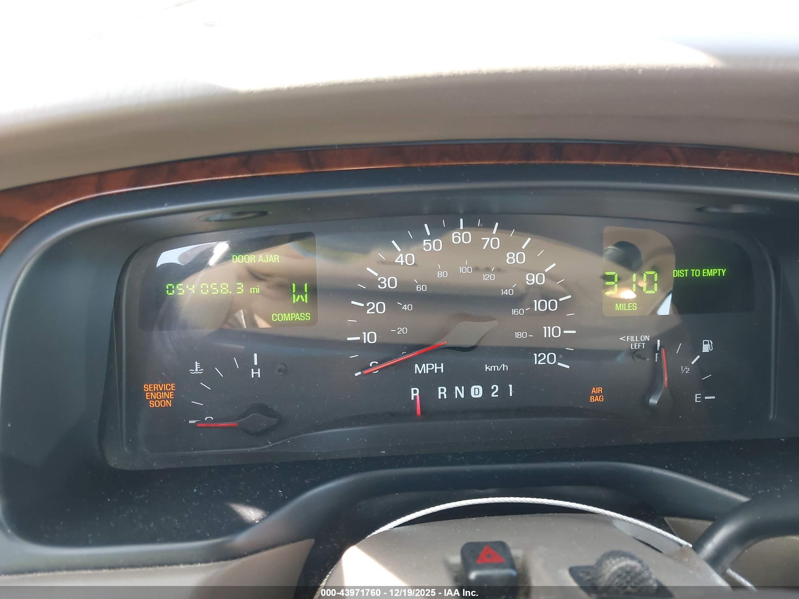 LINCOLN TOWN image 7