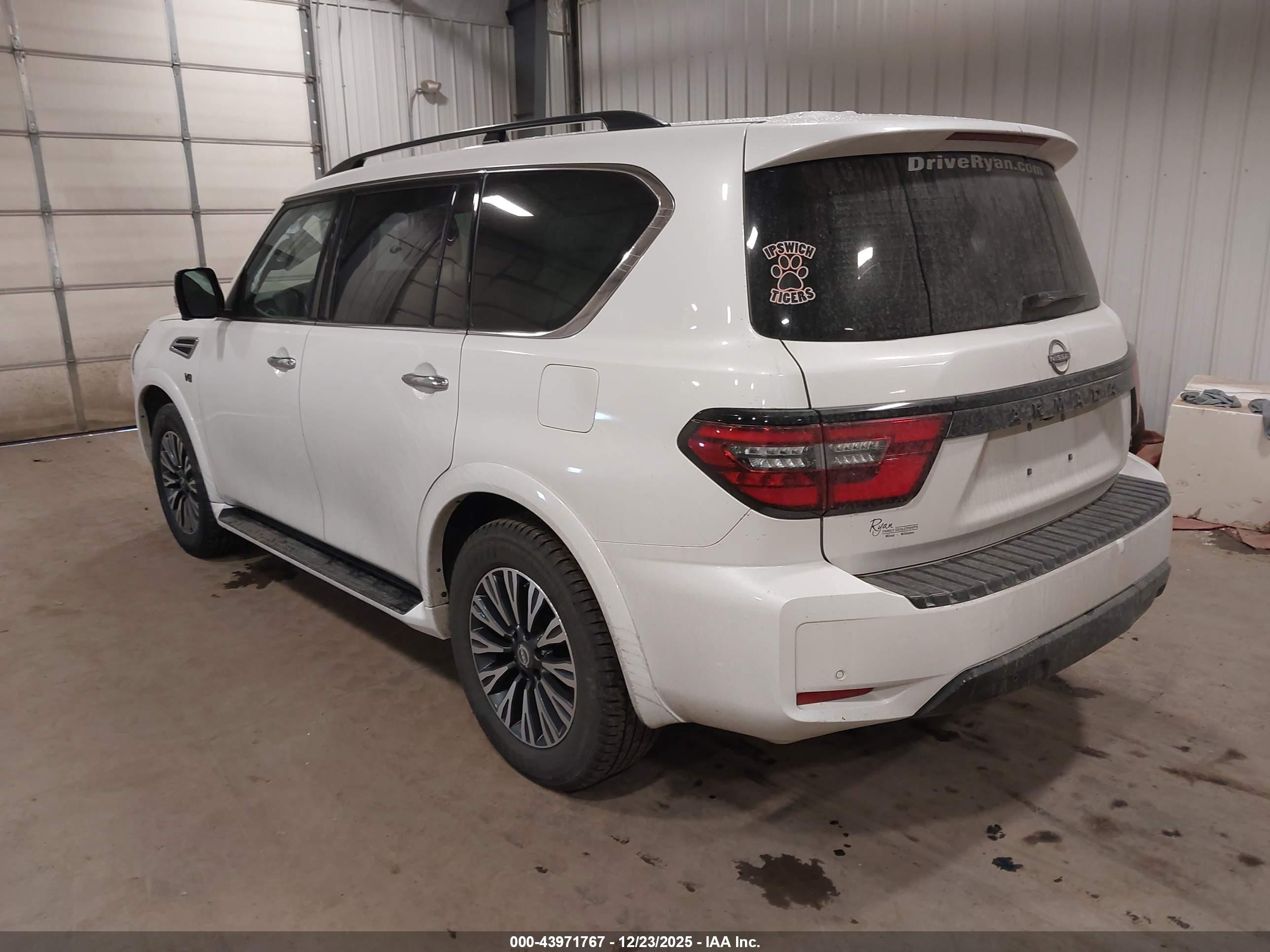 NISSAN ARMADA image 3