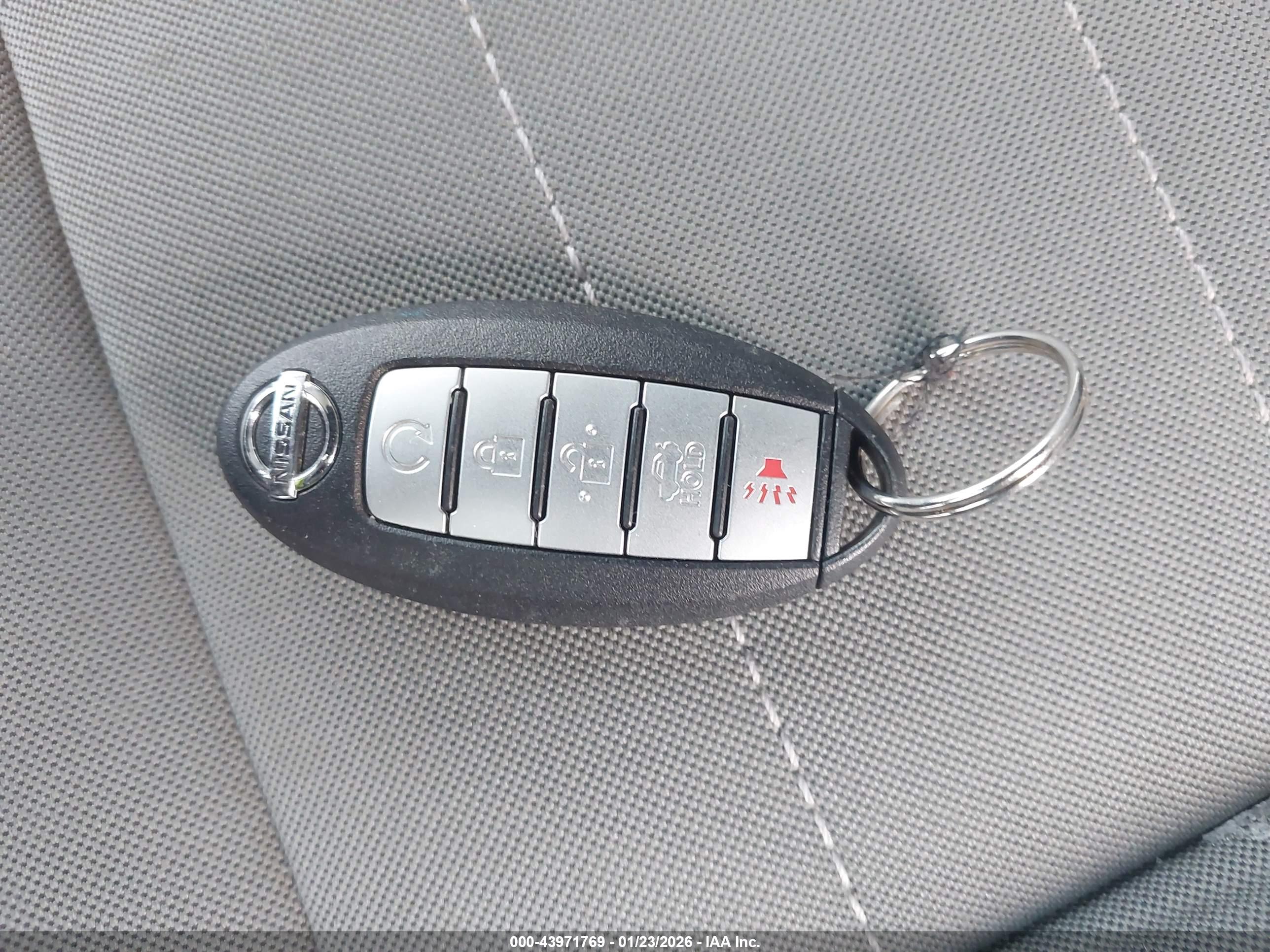 NISSAN MAXIMA image 11