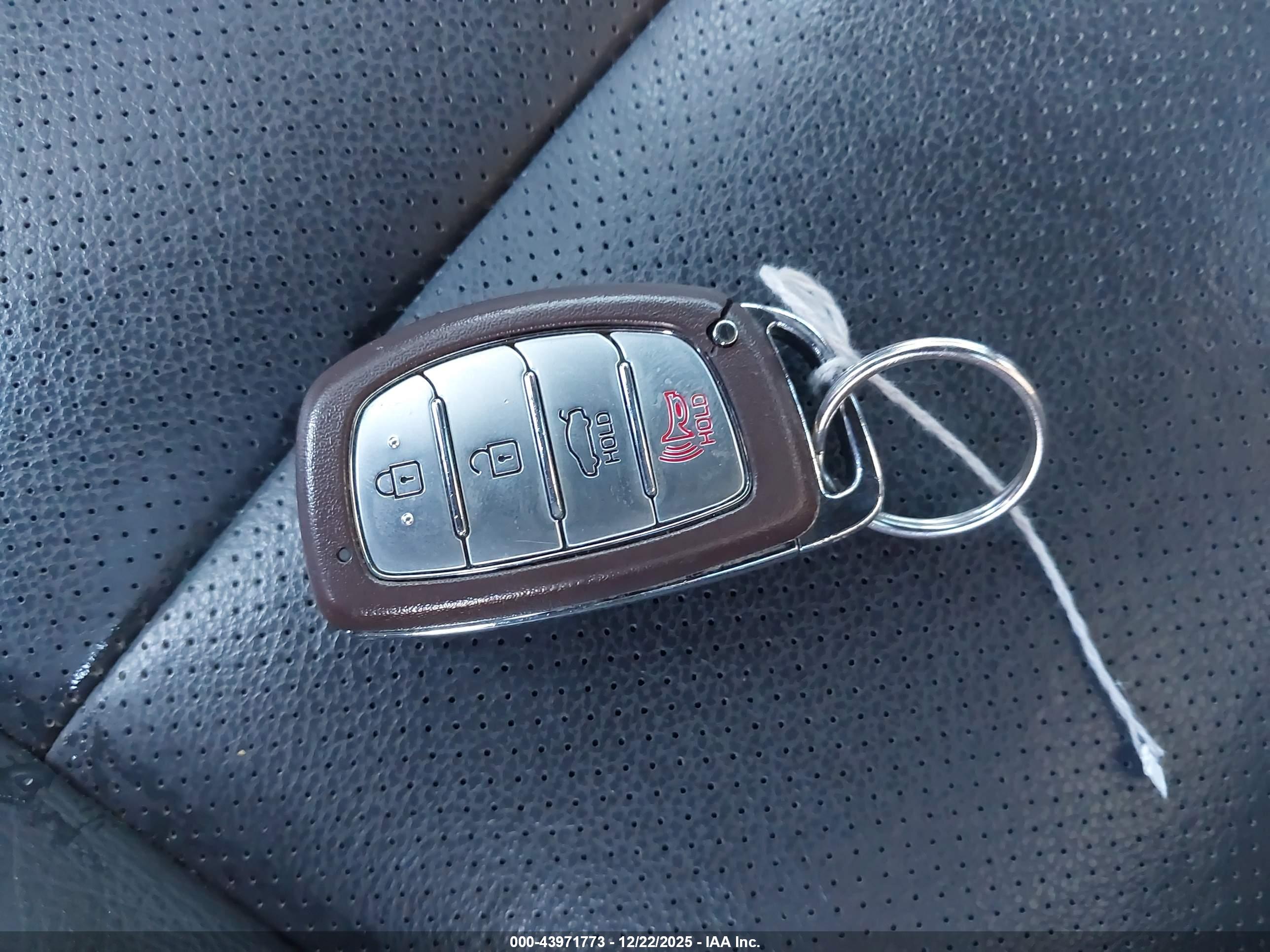 HYUNDAI ELANTRA image 11