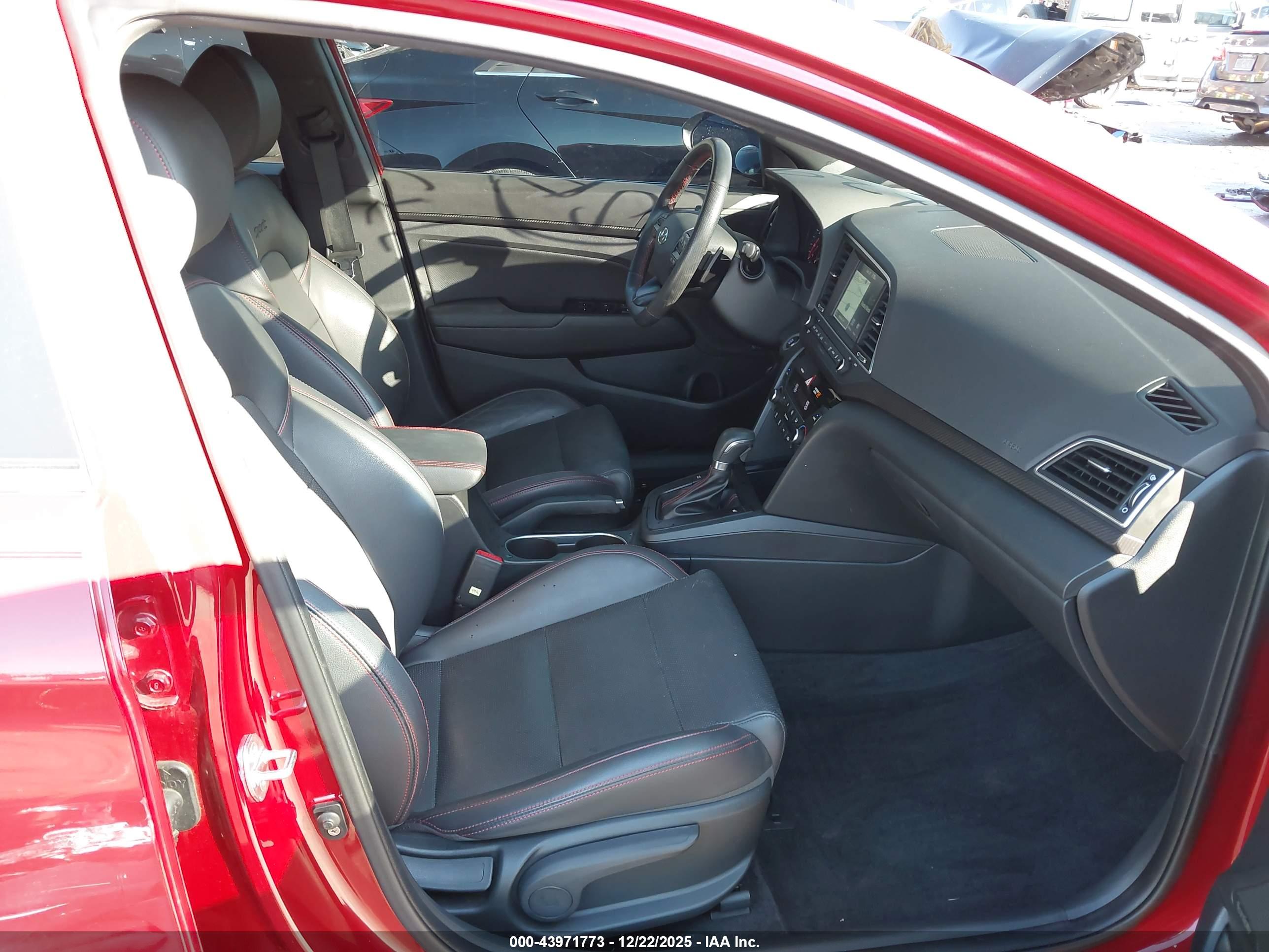 HYUNDAI ELANTRA image 5