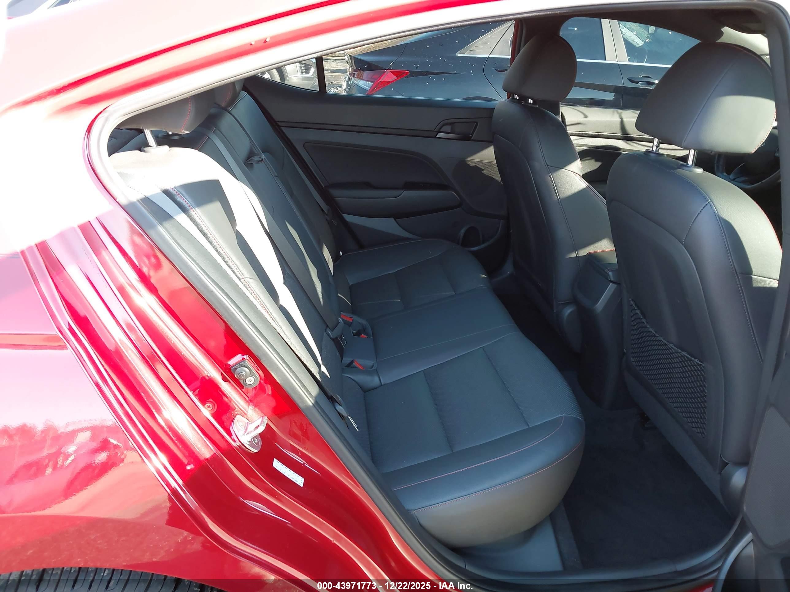 HYUNDAI ELANTRA image 8
