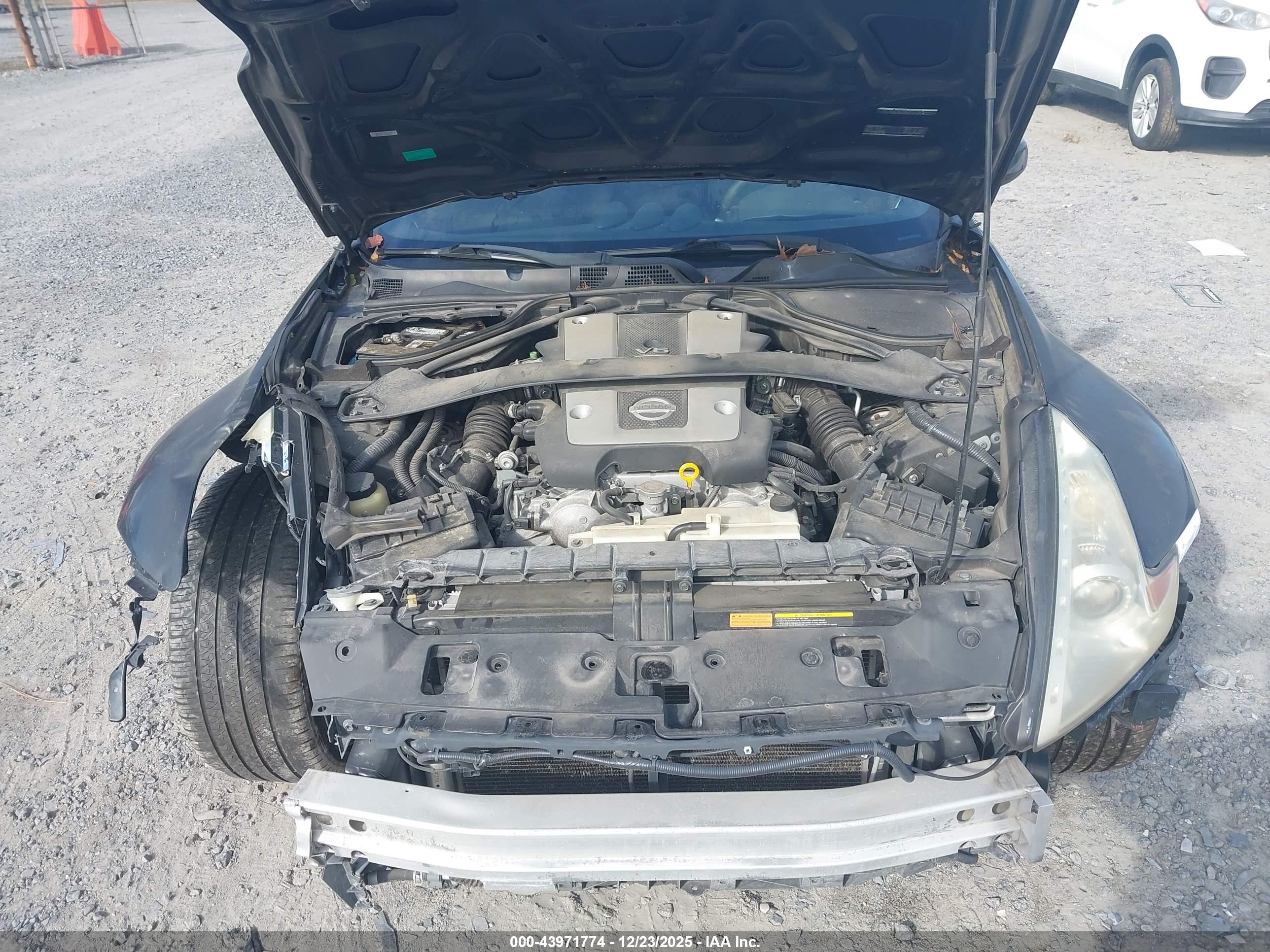 NISSAN 370Z image 10