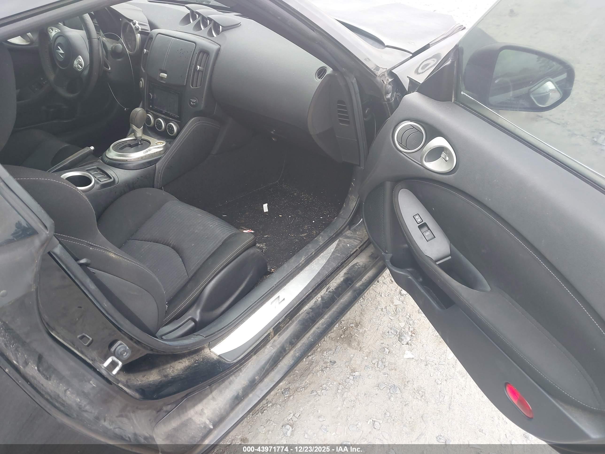 NISSAN 370Z image 8