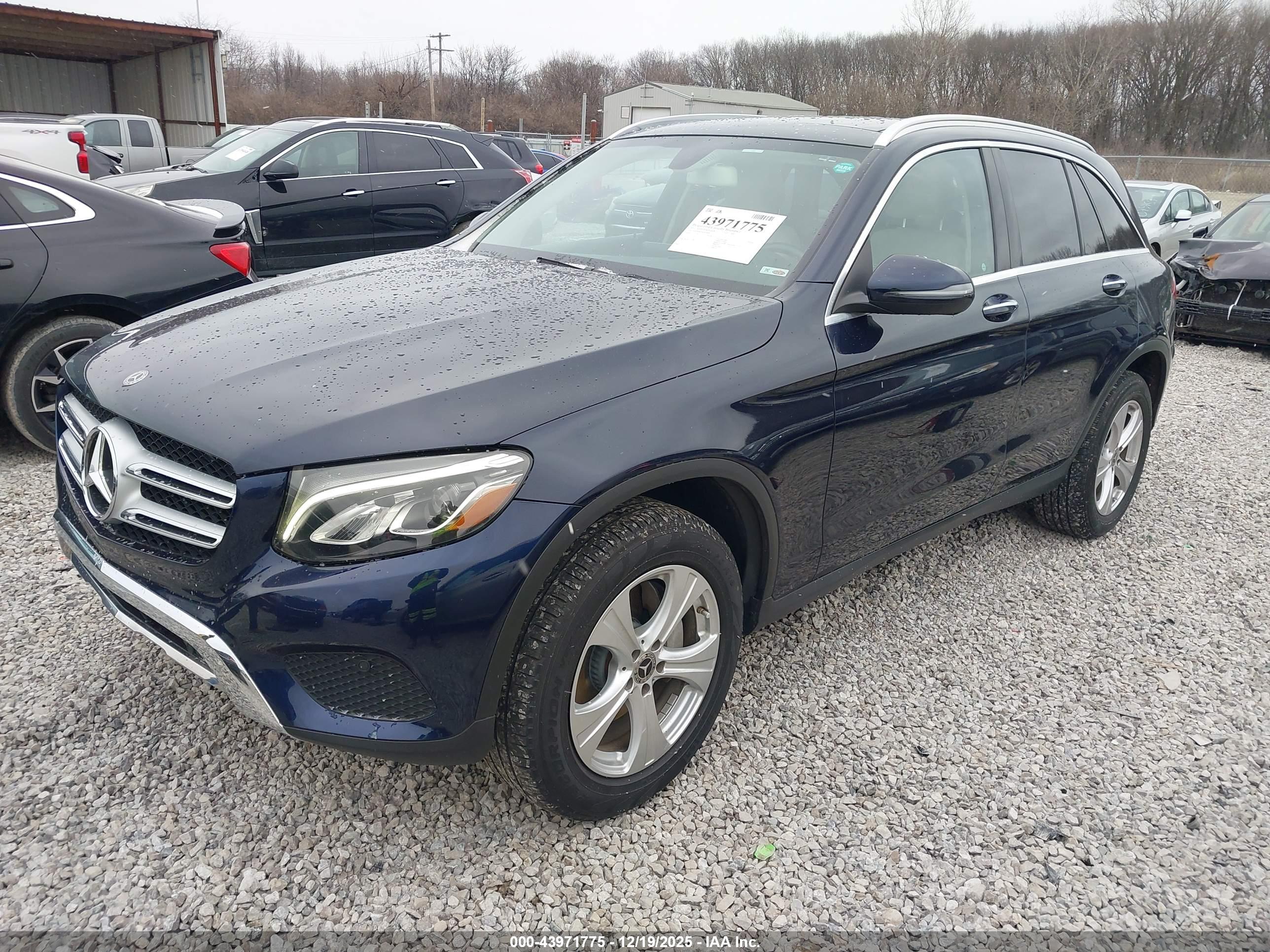 MERCEDES-BENZ GLC image 2