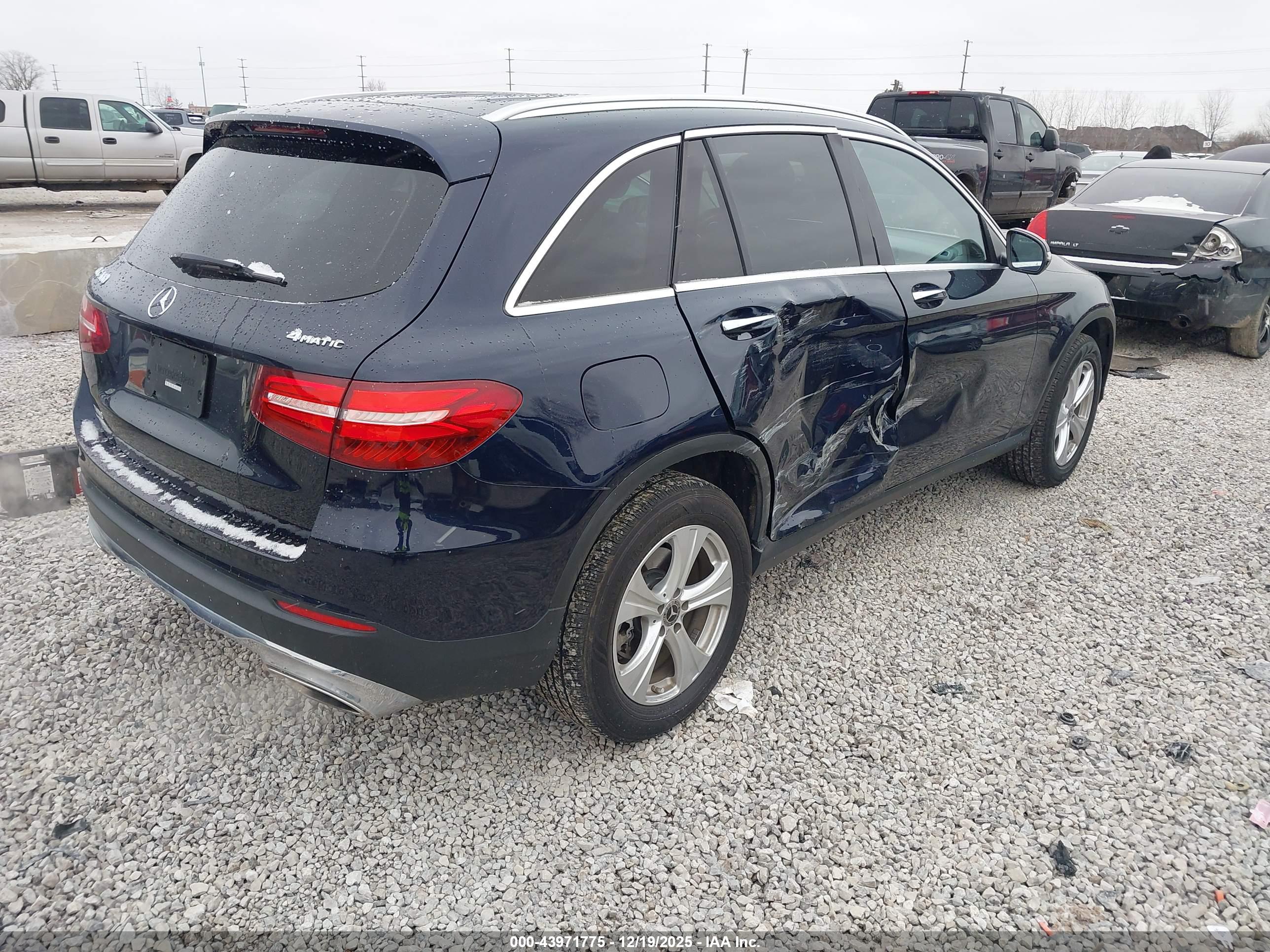 MERCEDES-BENZ GLC image 4