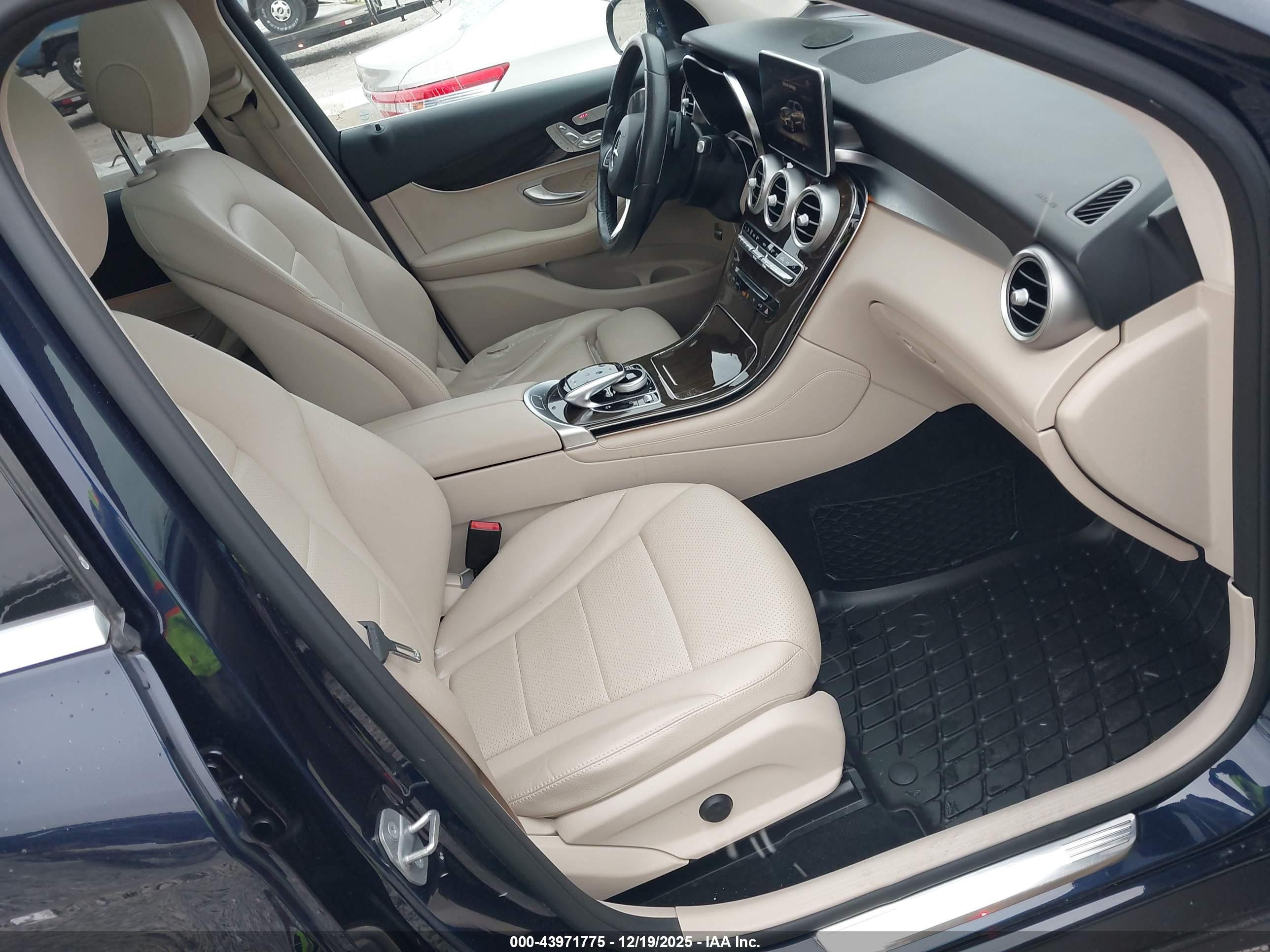 MERCEDES-BENZ GLC image 5
