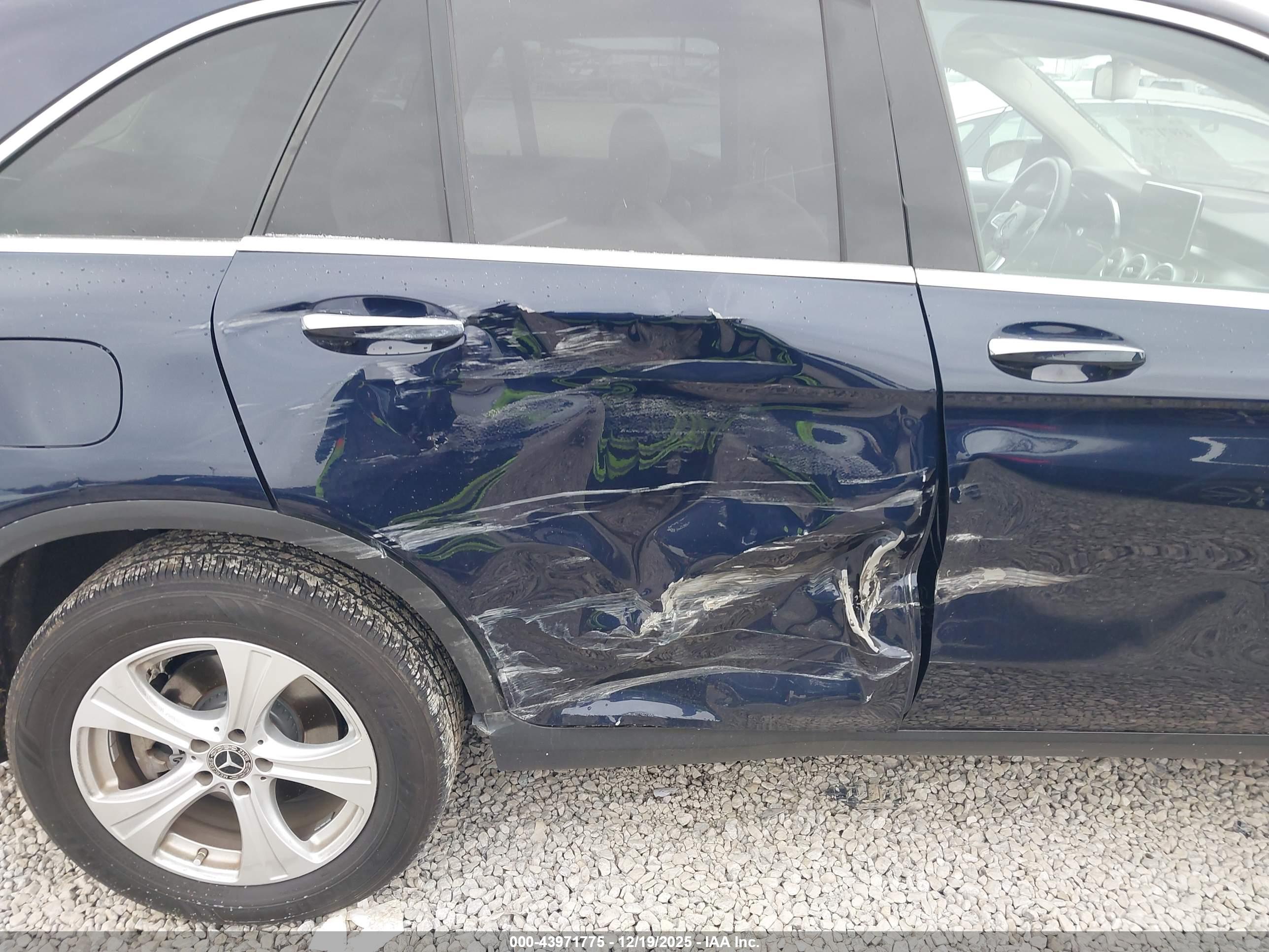 MERCEDES-BENZ GLC image 6