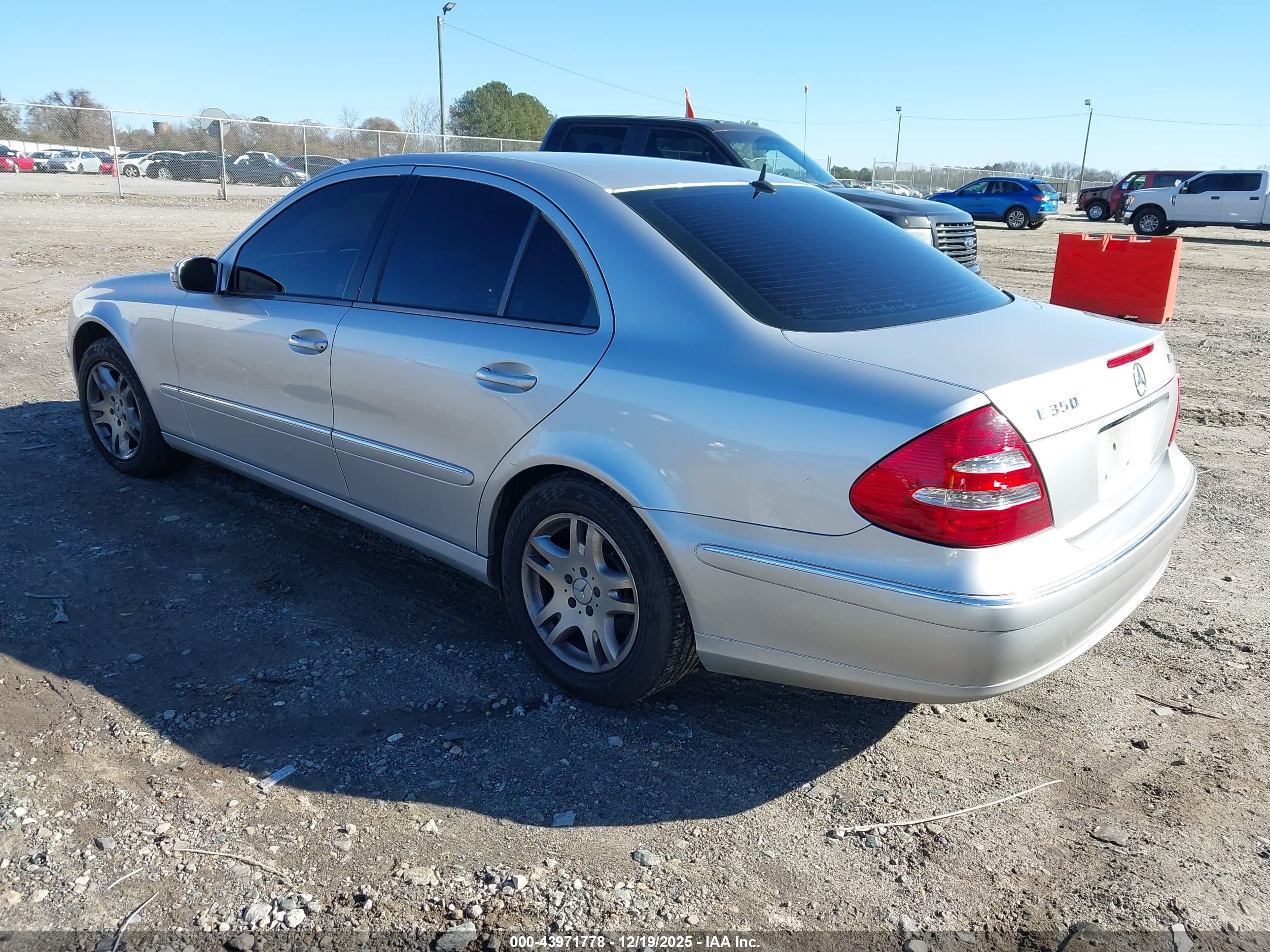 MERCEDES-BENZ E image 3