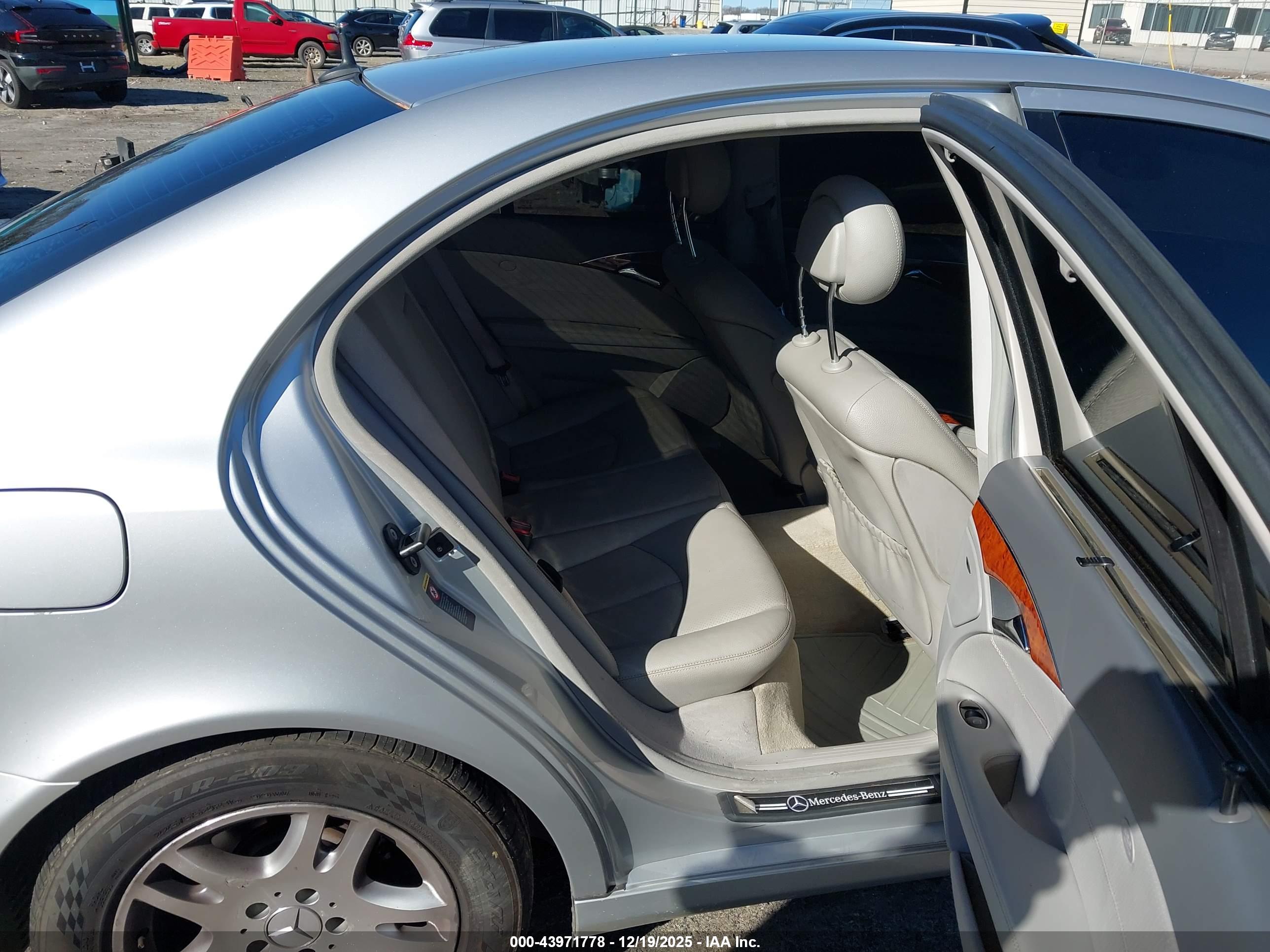 MERCEDES-BENZ E image 8