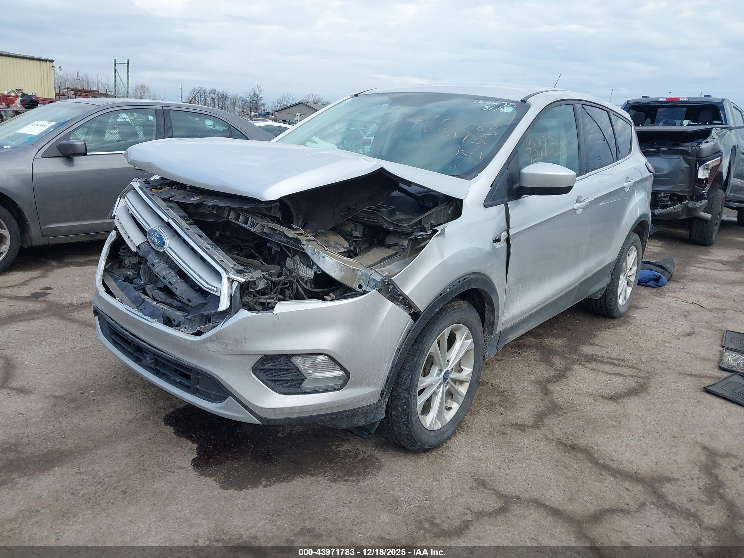 FORD ESCAPE image 2