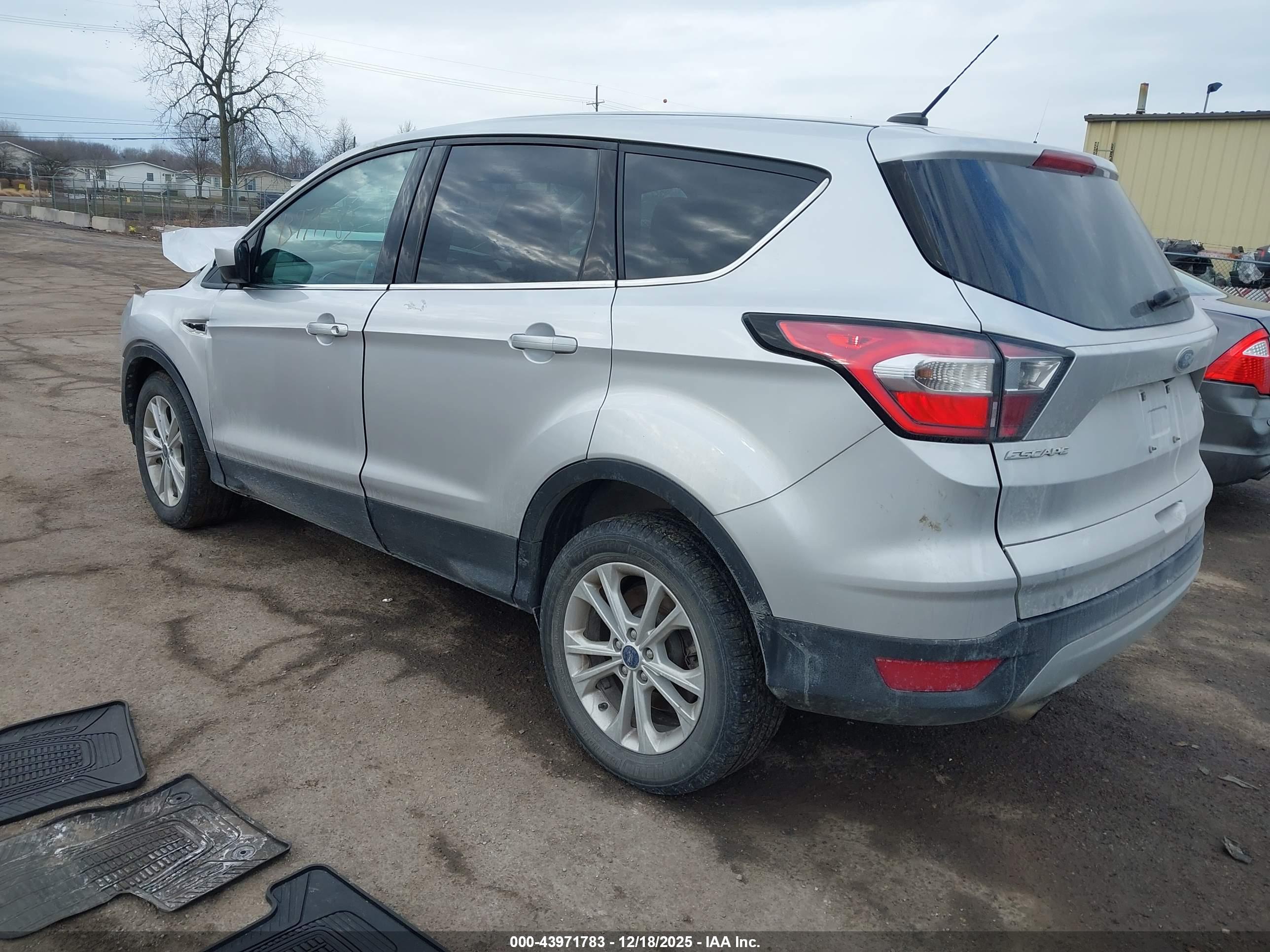 FORD ESCAPE image 3