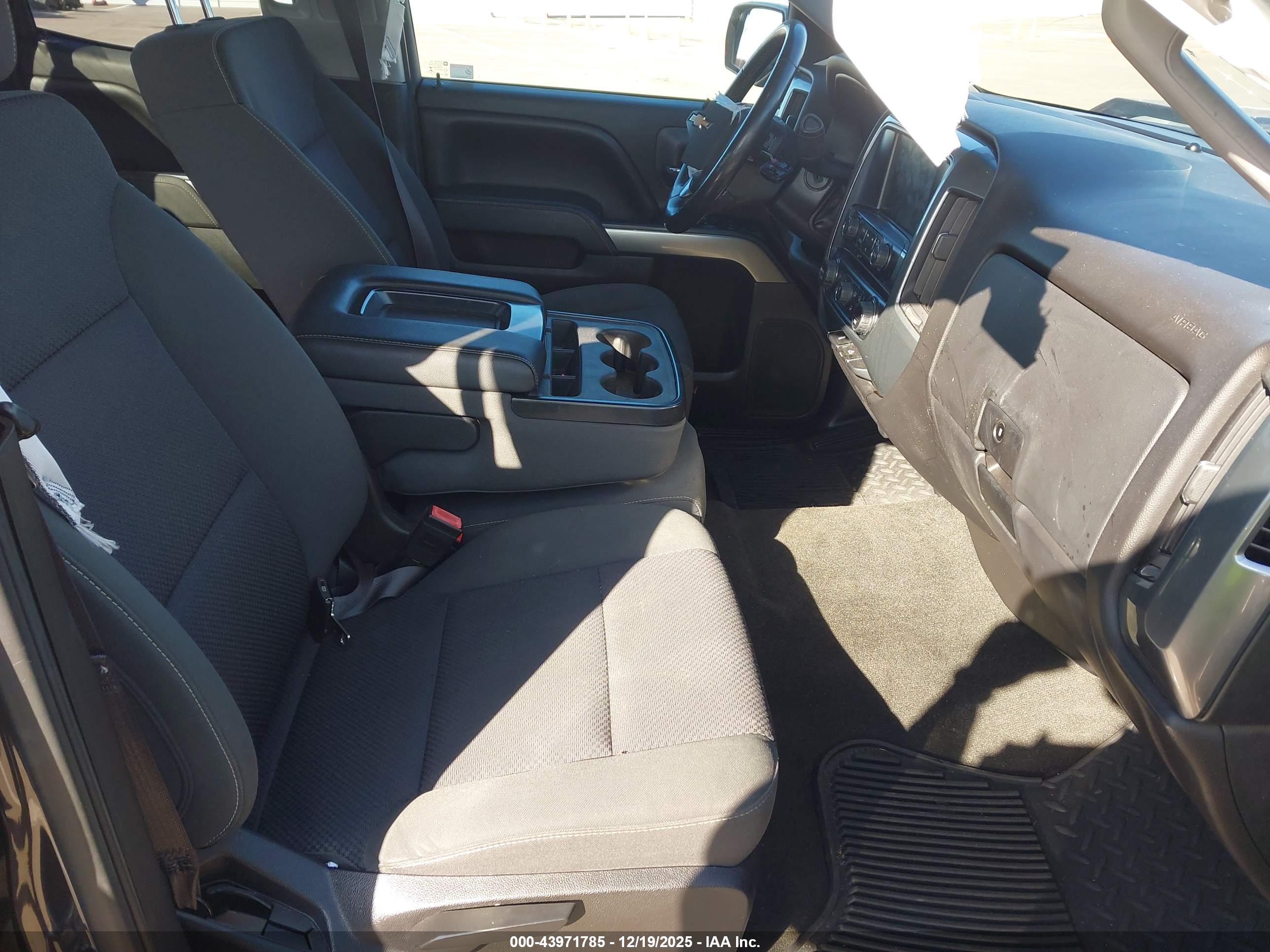 CHEVROLET SILVERADO image 5