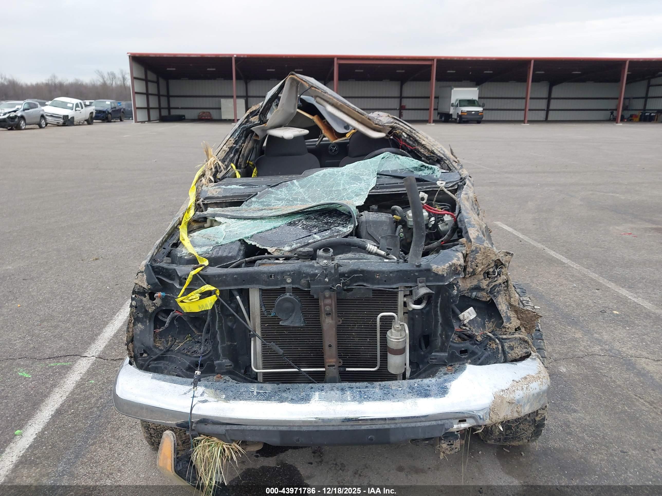 CHEVROLET COLORADO image 6