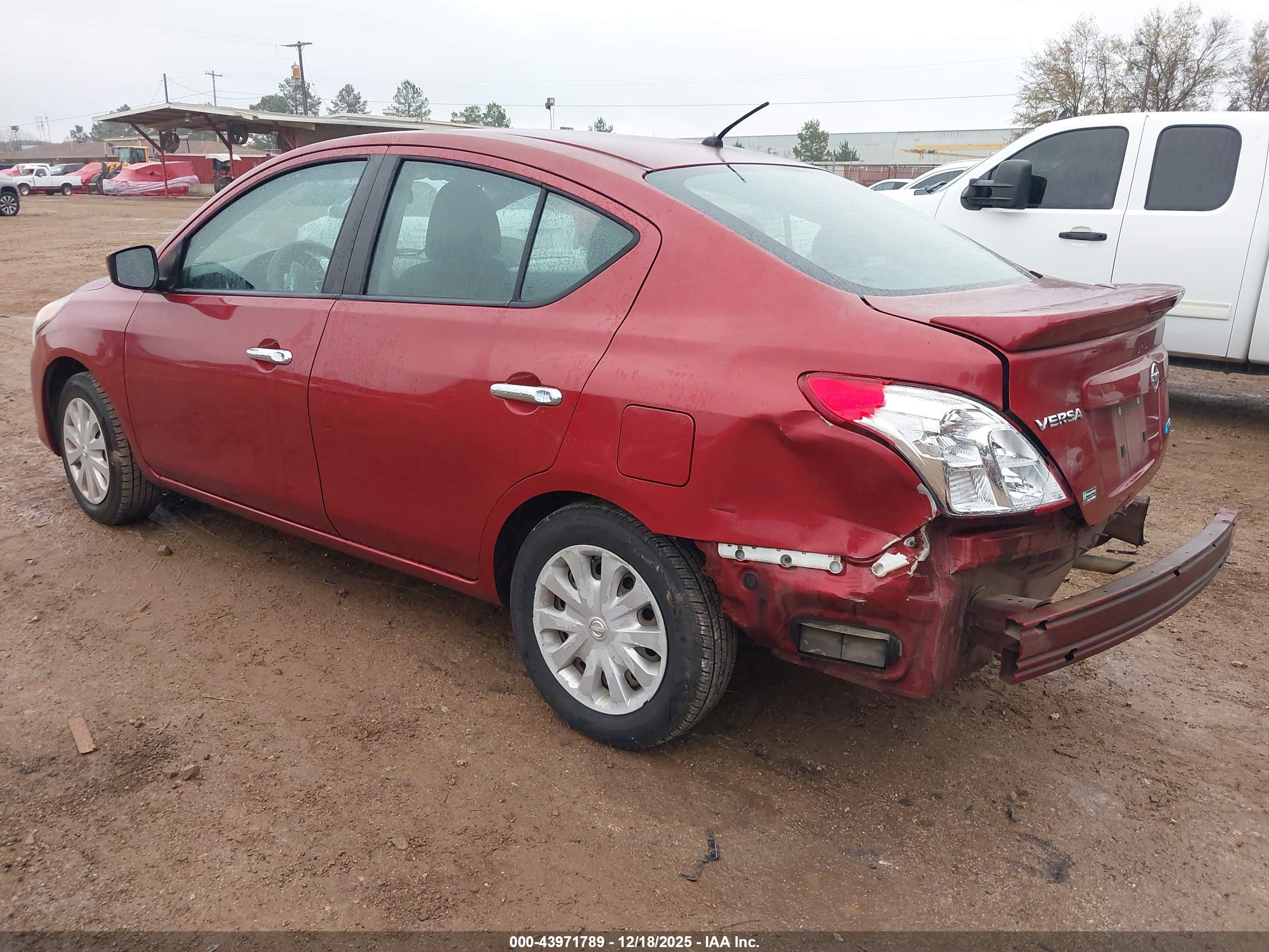NISSAN VERSA image 3