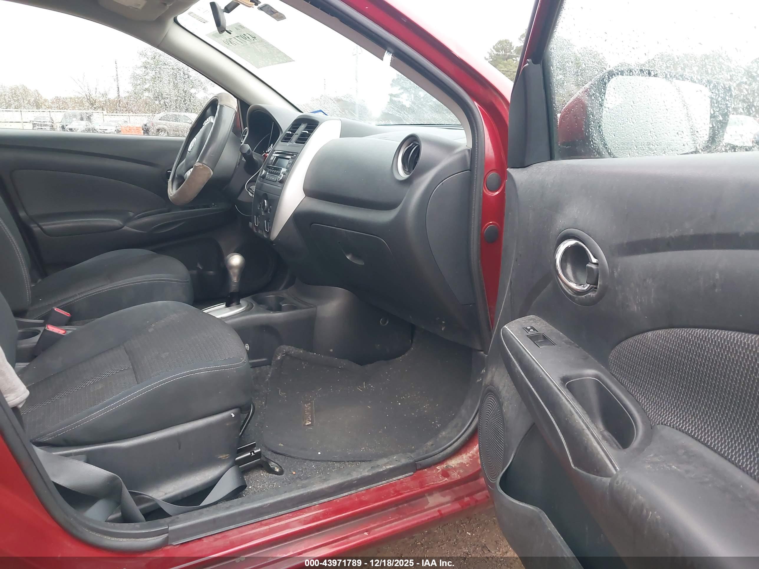 NISSAN VERSA image 5
