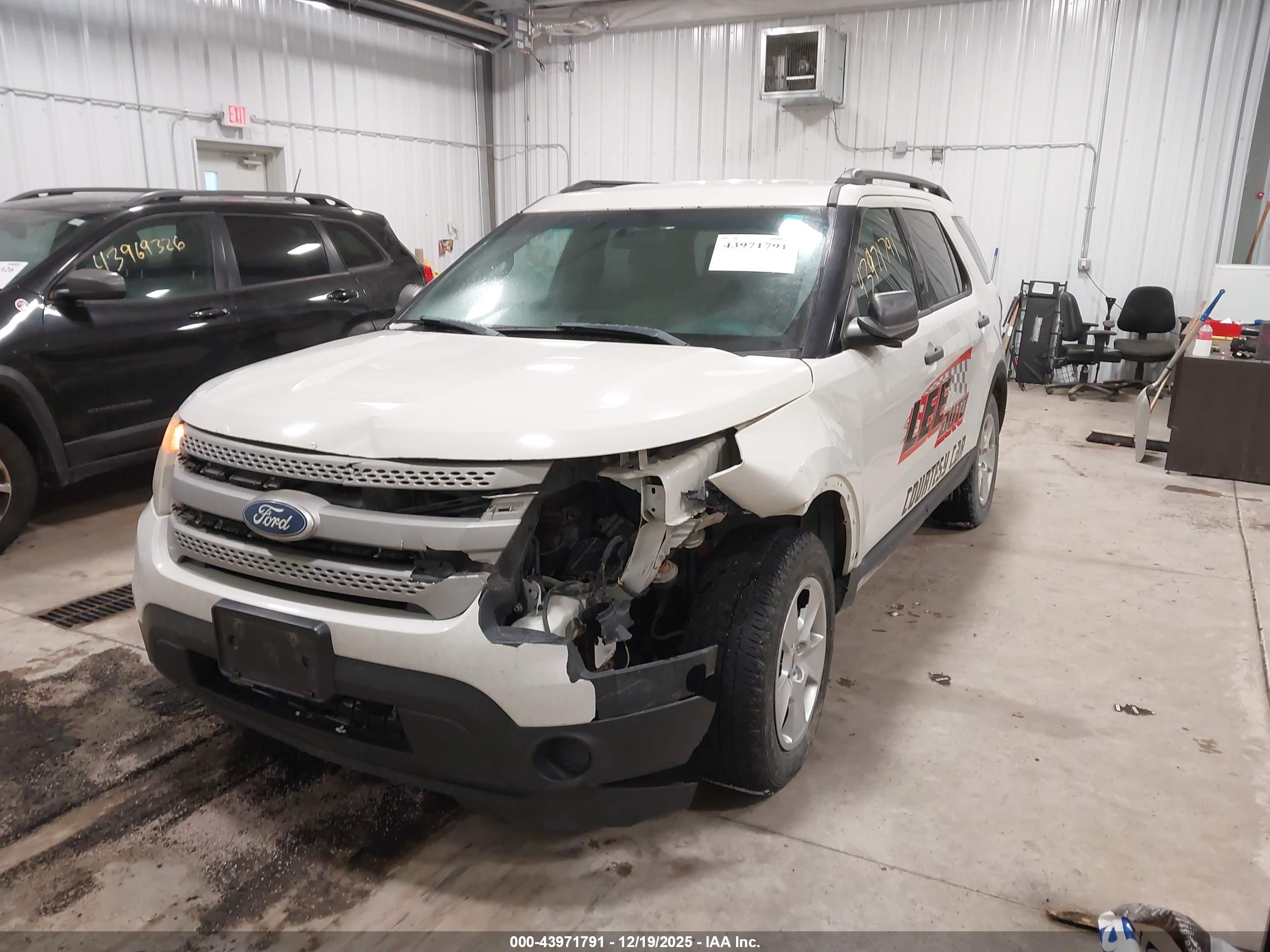 FORD EXPLORER image 6