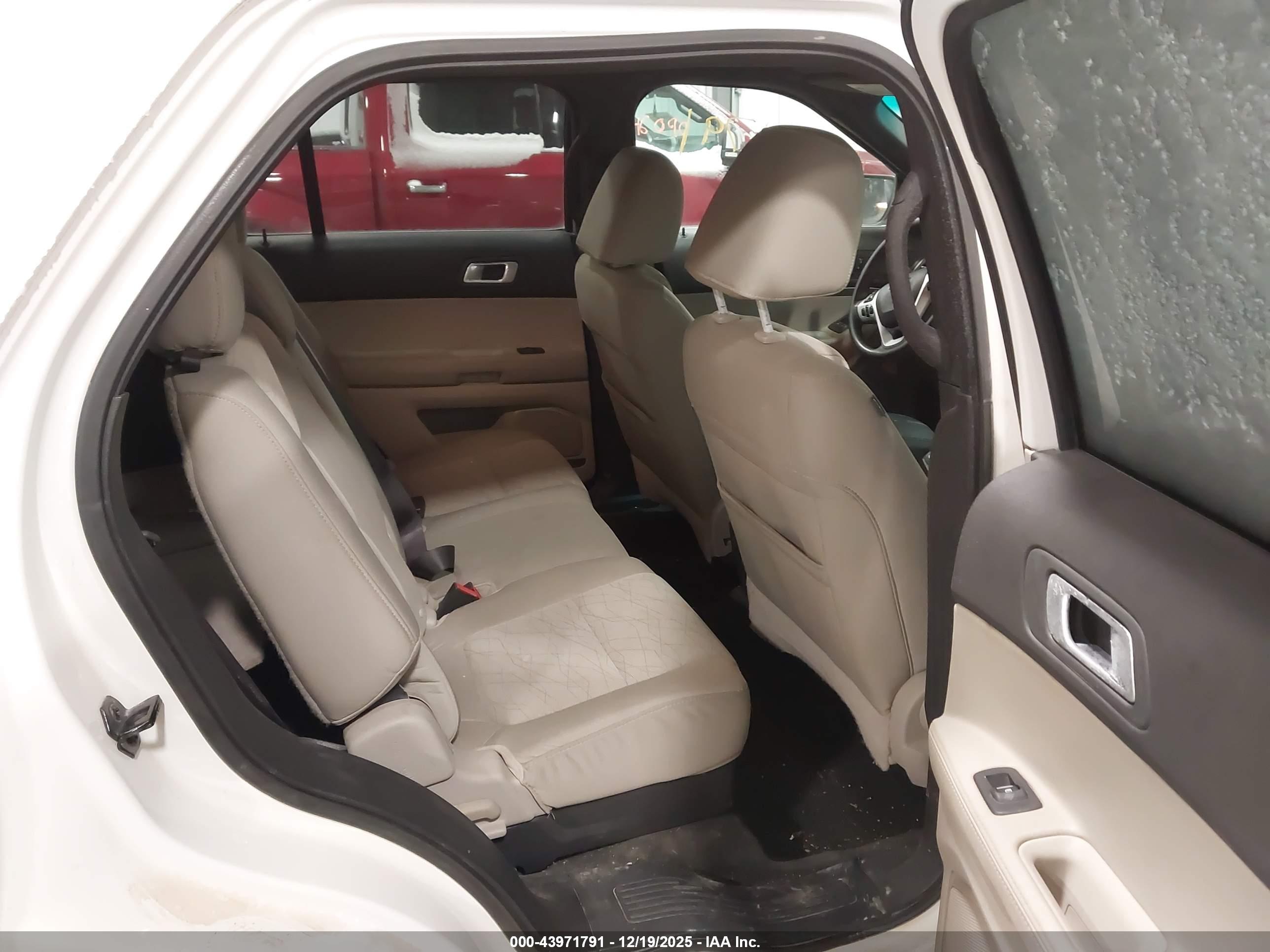 FORD EXPLORER image 8