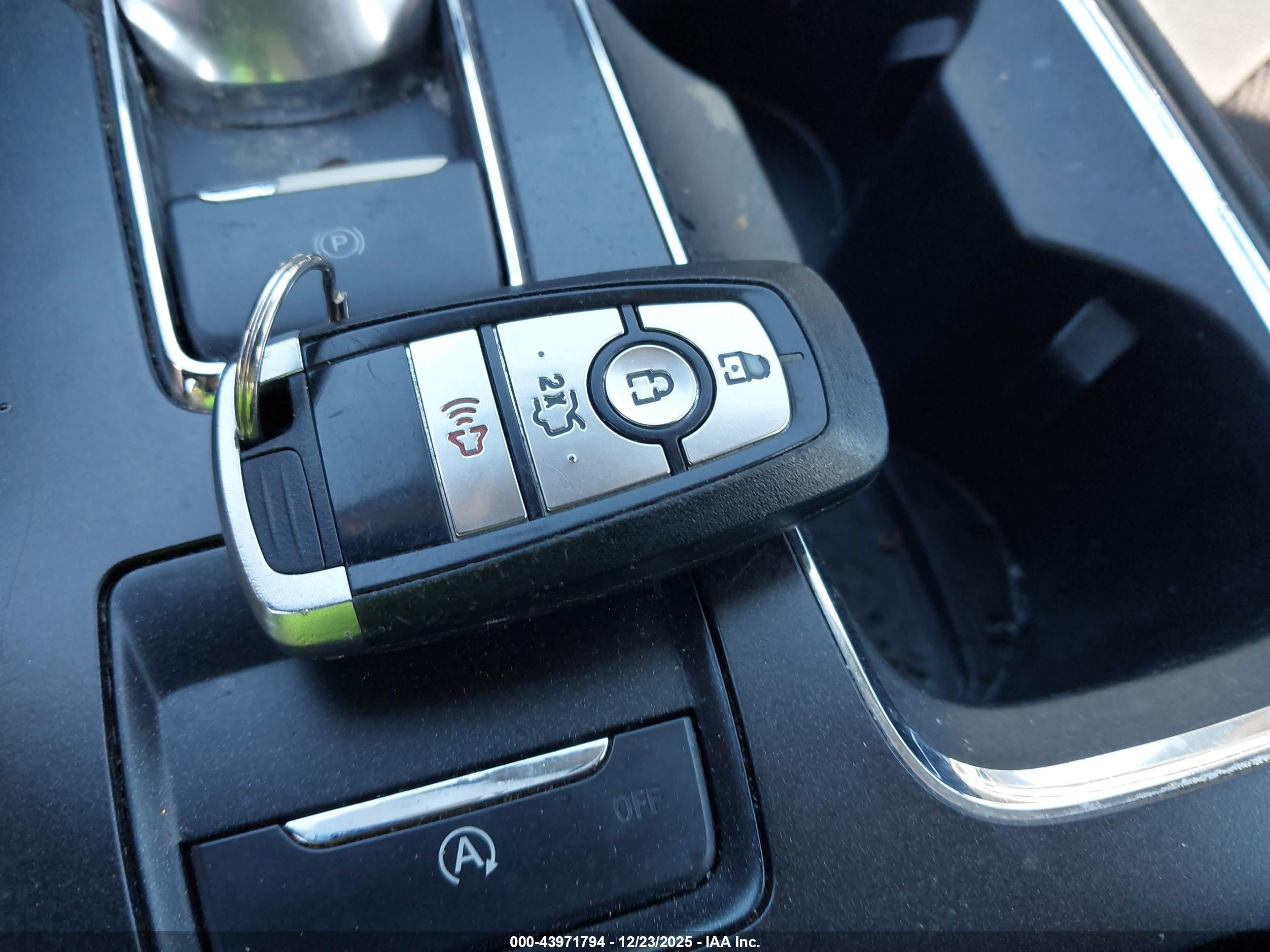 FORD FUSION image 11