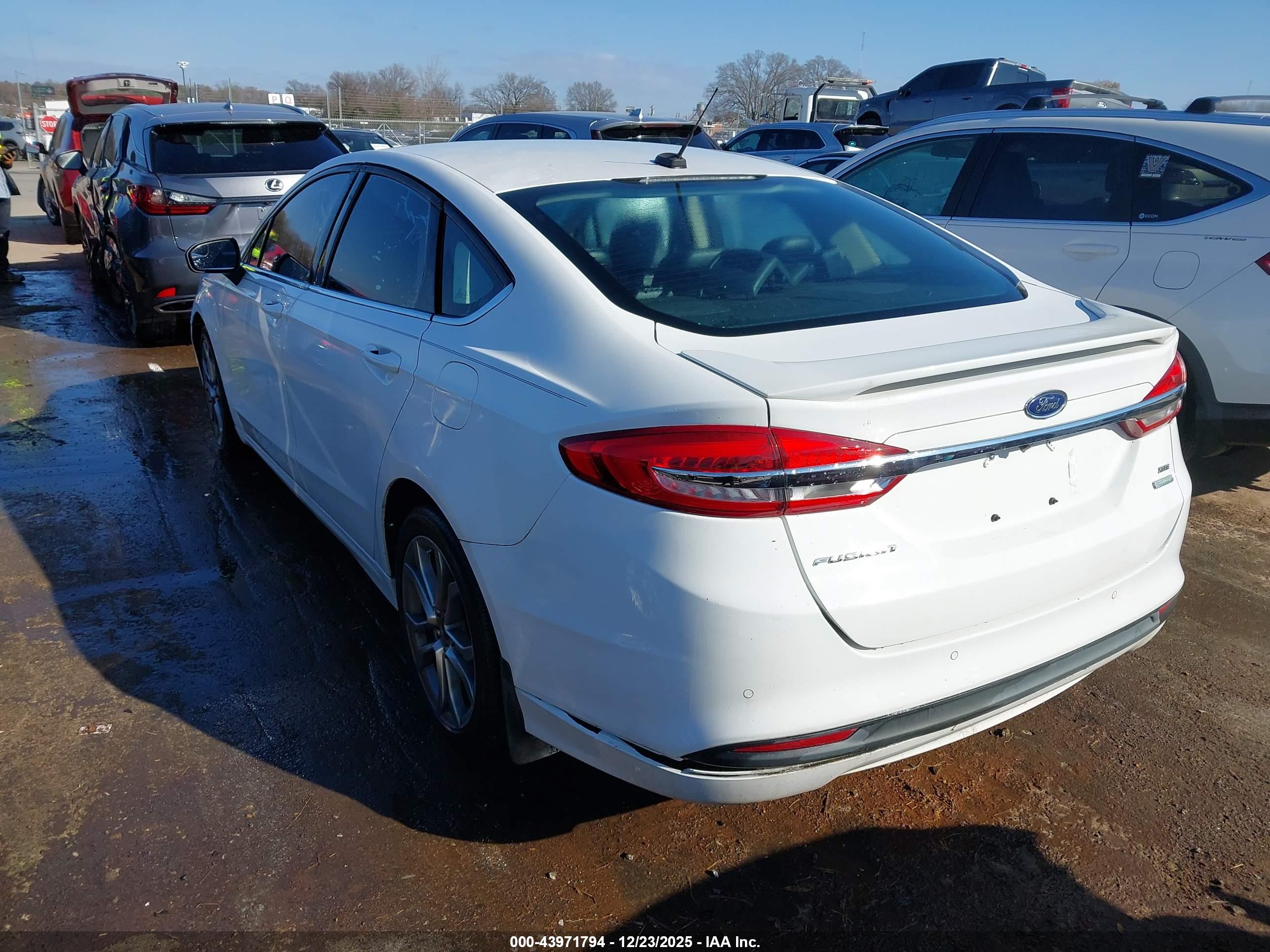 FORD FUSION image 3