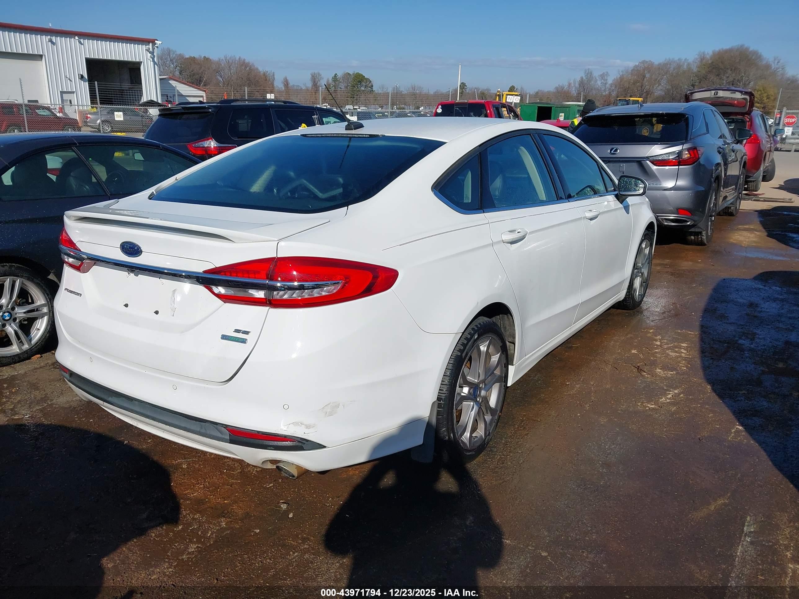 FORD FUSION image 4