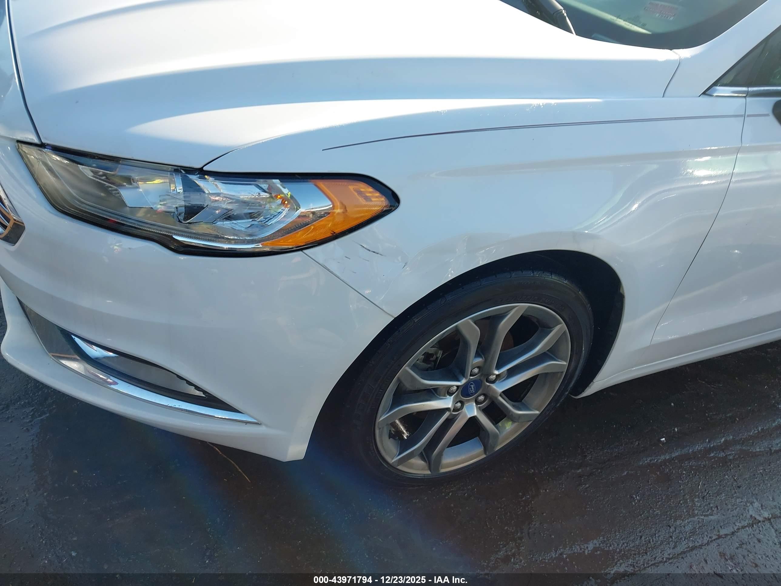 FORD FUSION image 6