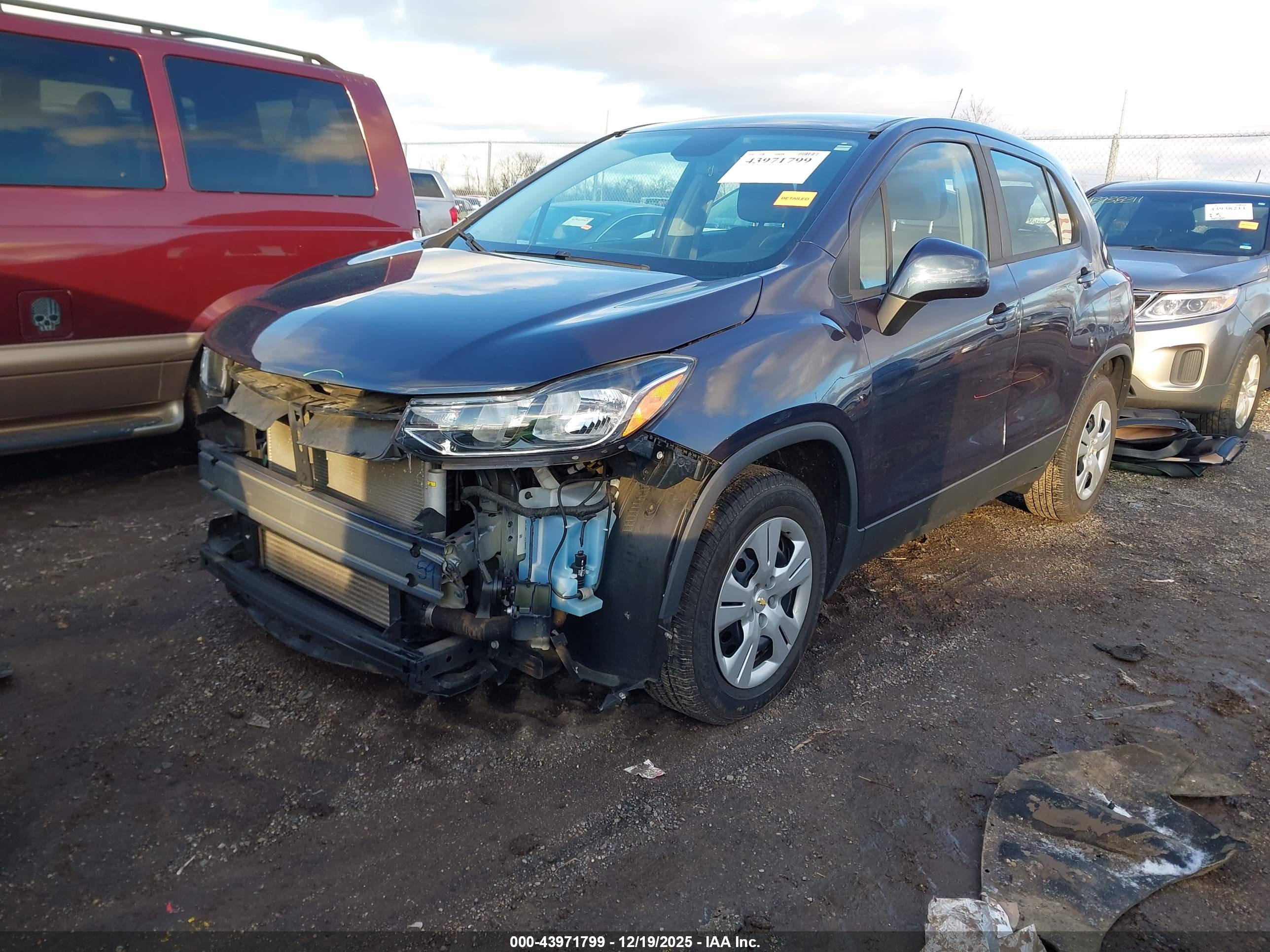CHEVROLET TRAX image 2