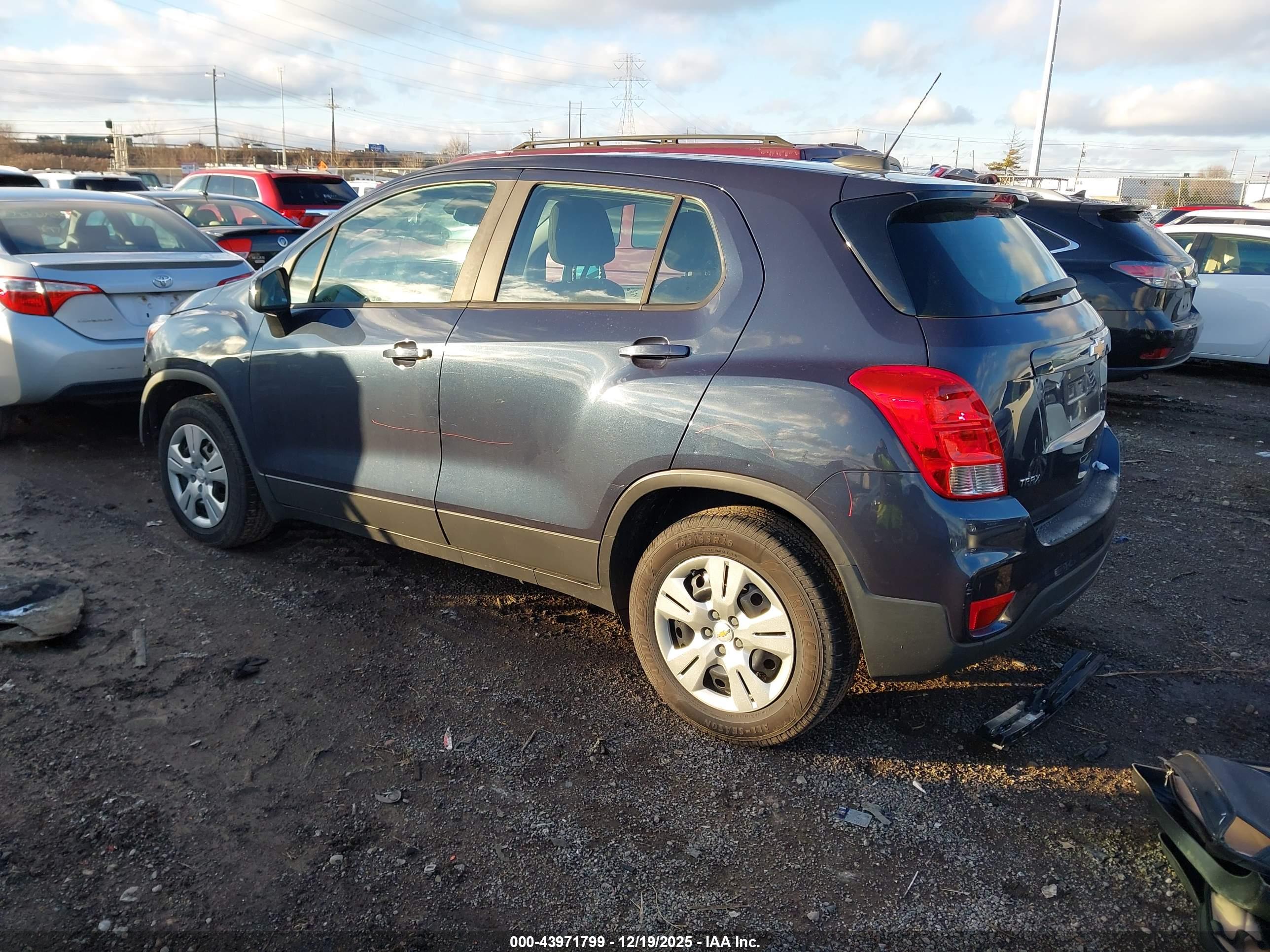 CHEVROLET TRAX image 3