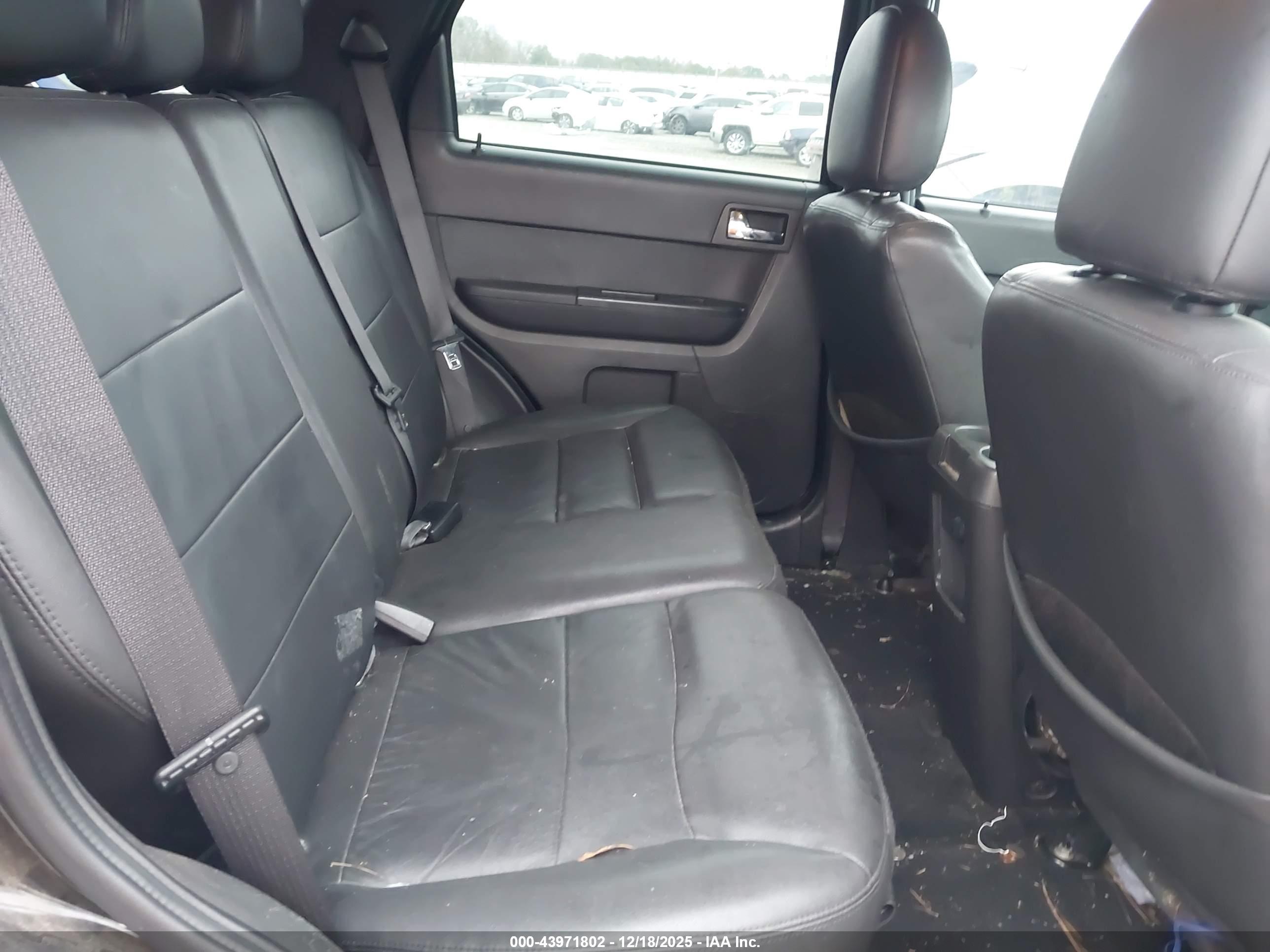 FORD ESCAPE image 8