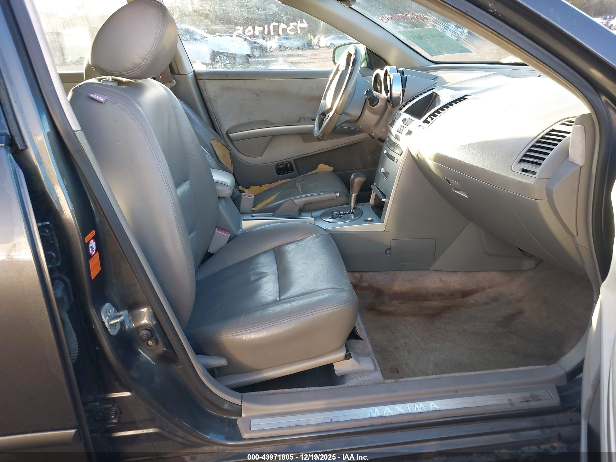 NISSAN MAXIMA image 5