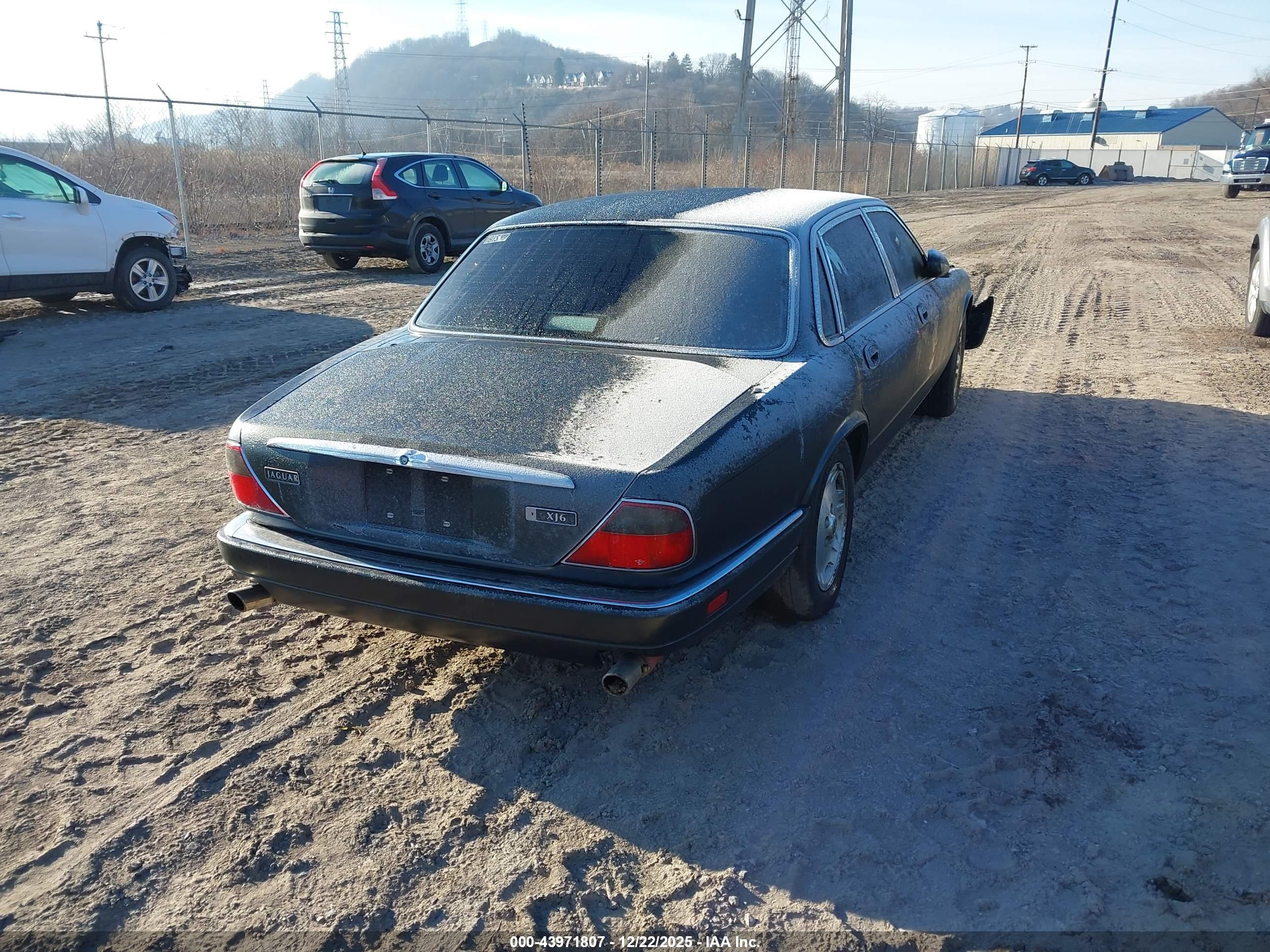 JAGUAR XJ6 image 4
