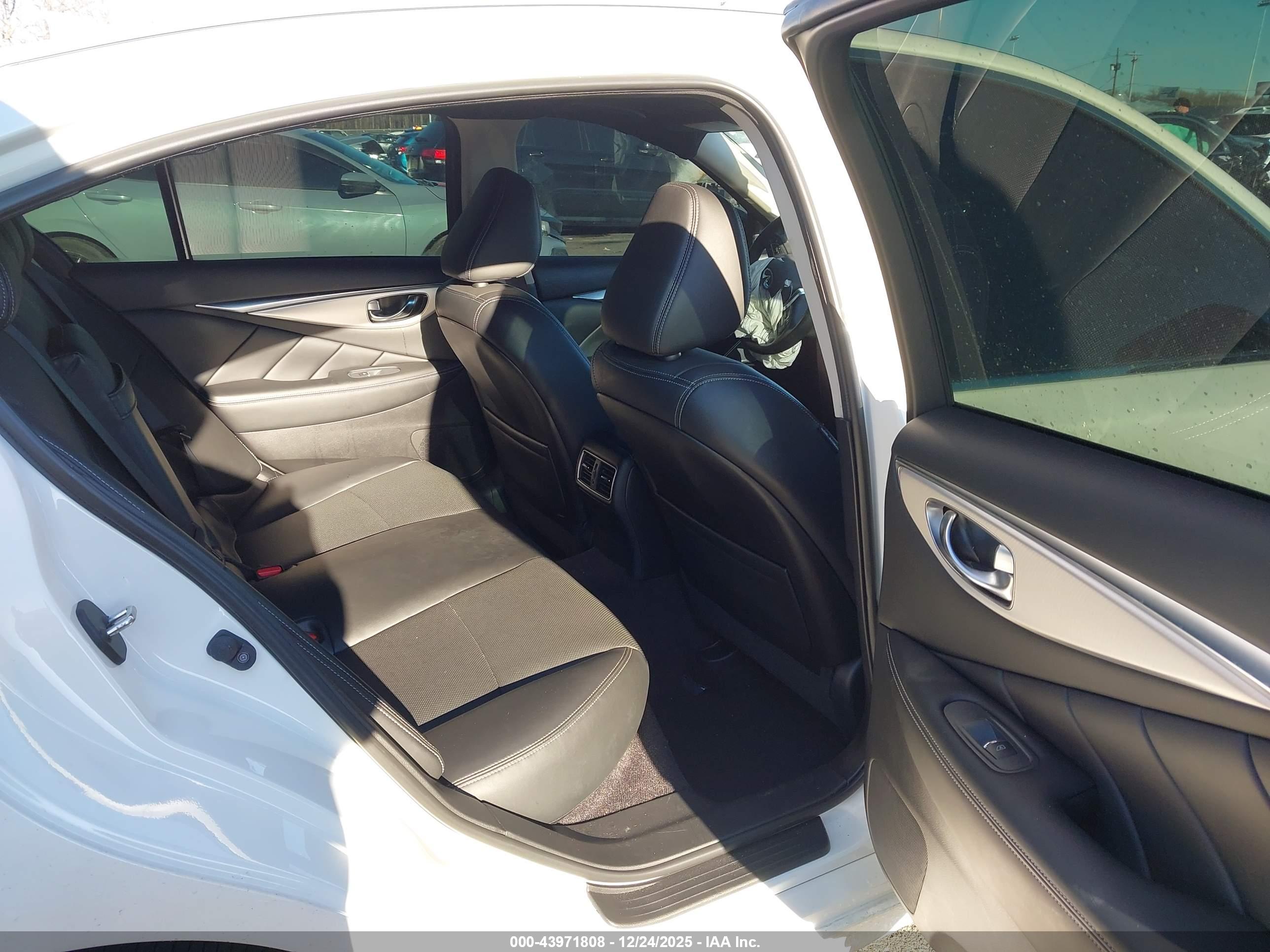 INFINITI Q50 image 8