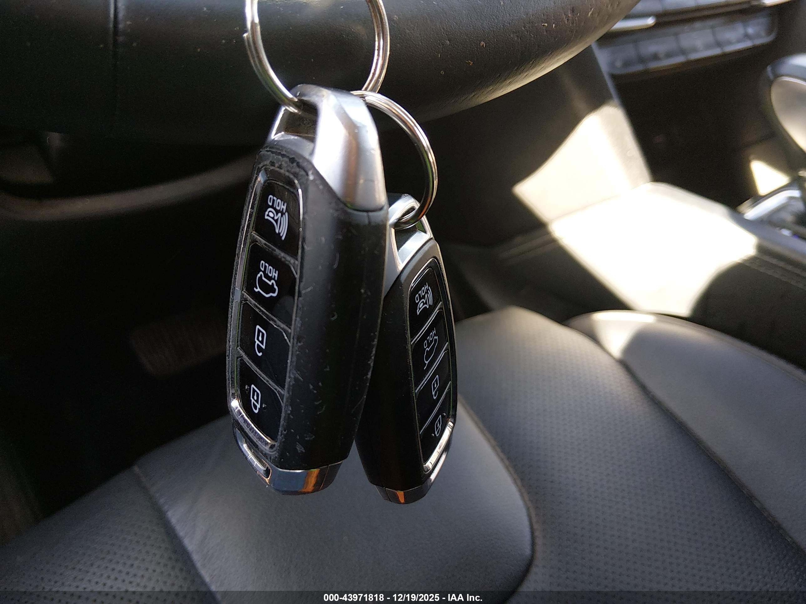 HYUNDAI SANTA image 11