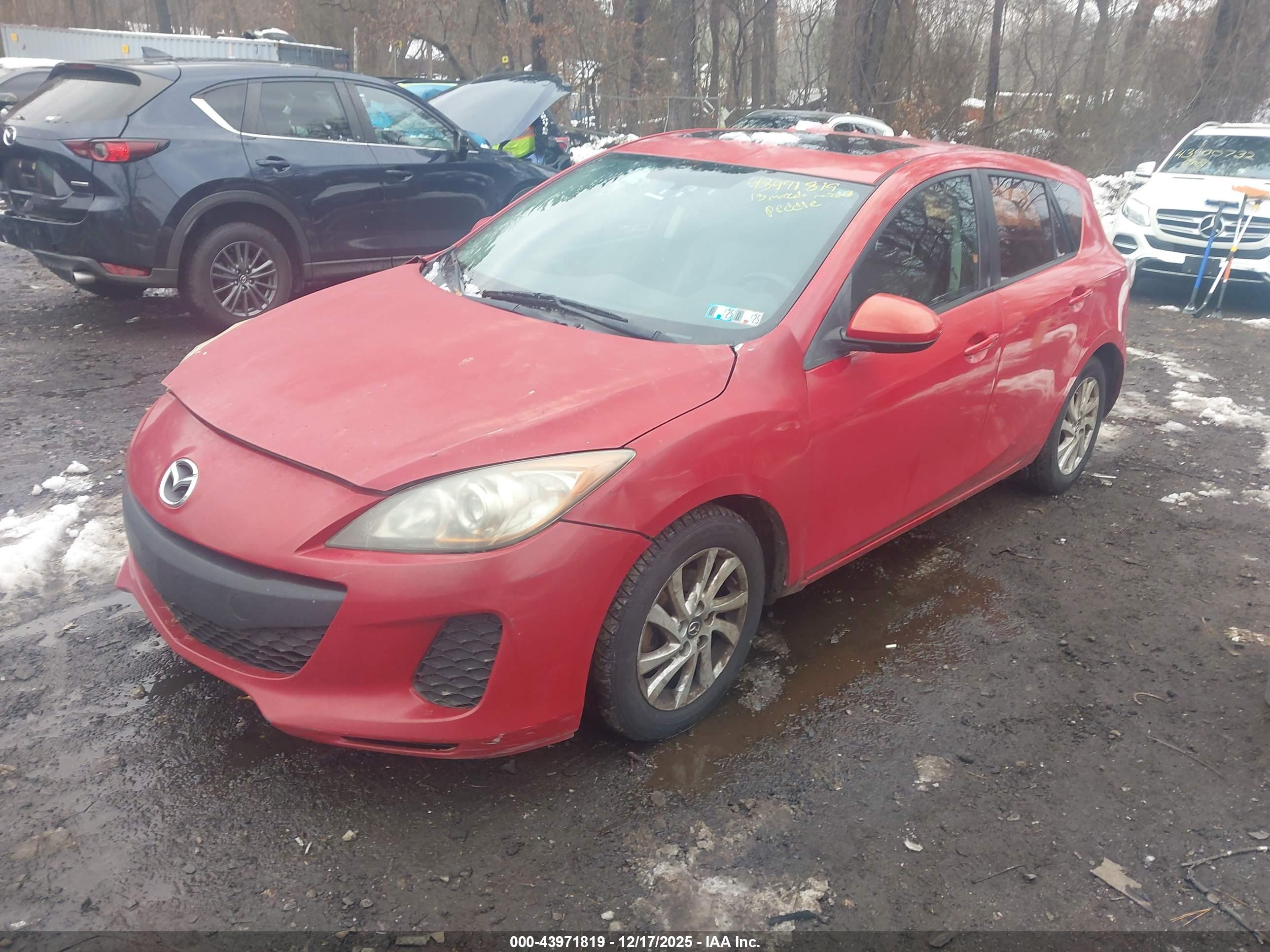 MAZDA MAZDA3 image 2